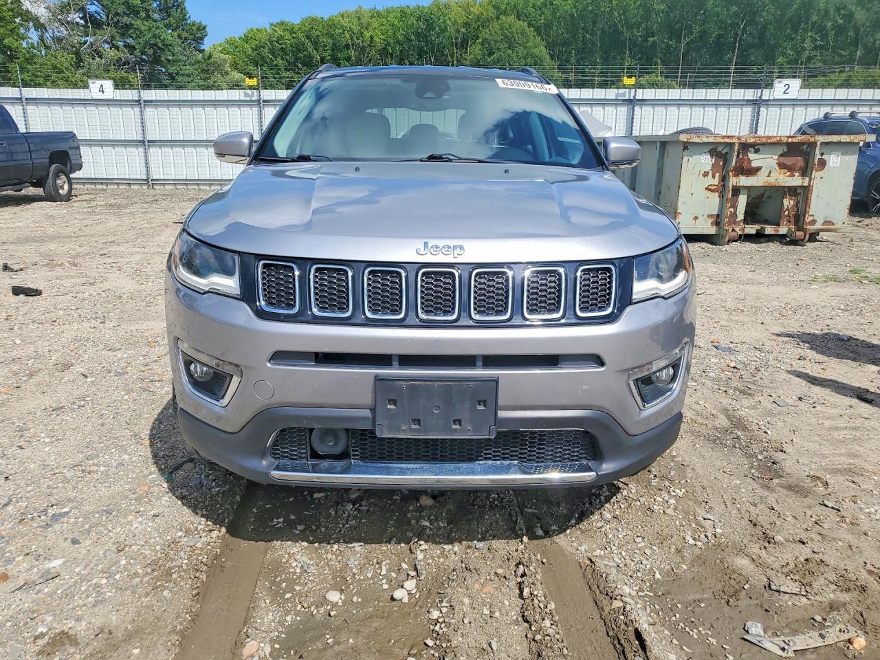 2018 Jeep Compass Limited Silver vin: 3C4NJDCB0JT163288
