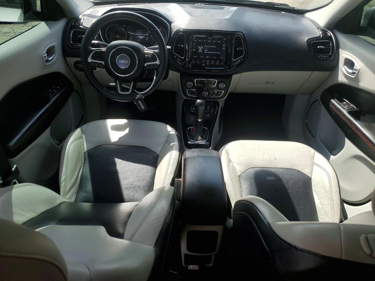 2018 Jeep Compass Limited Silver vin: 3C4NJDCB0JT163288