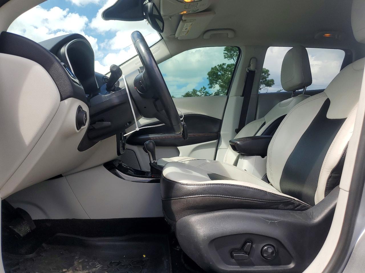 2018 Jeep Compass Limited Silver vin: 3C4NJDCB0JT163288