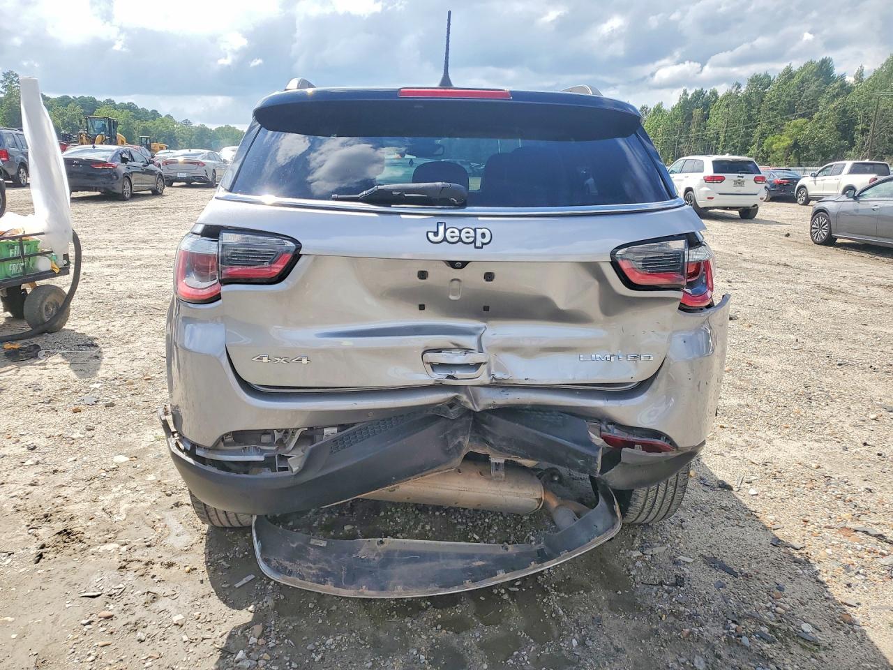 2018 Jeep Compass Limited Silver vin: 3C4NJDCB0JT163288