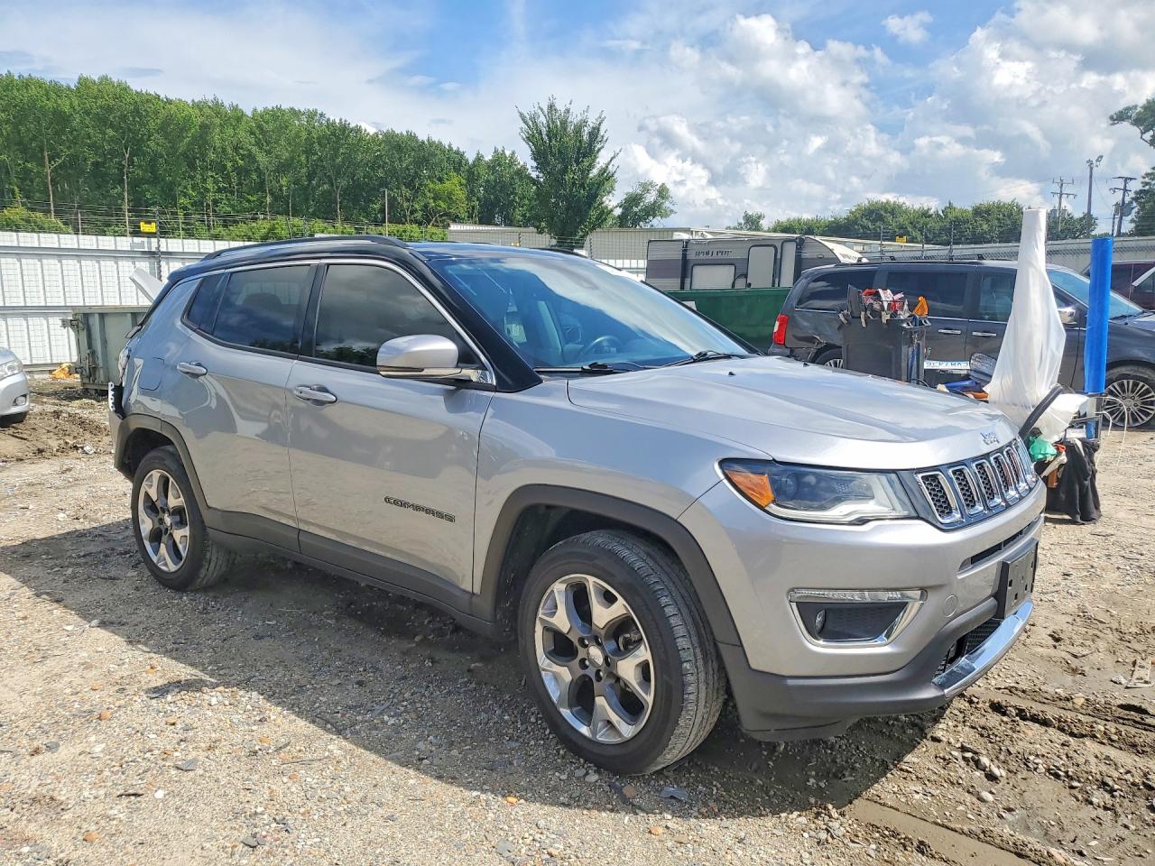 2018 Jeep Compass Limited Silver vin: 3C4NJDCB0JT163288