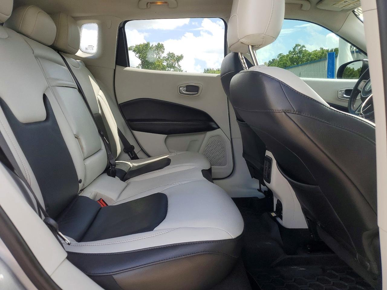 2018 Jeep Compass Limited Silver vin: 3C4NJDCB0JT163288