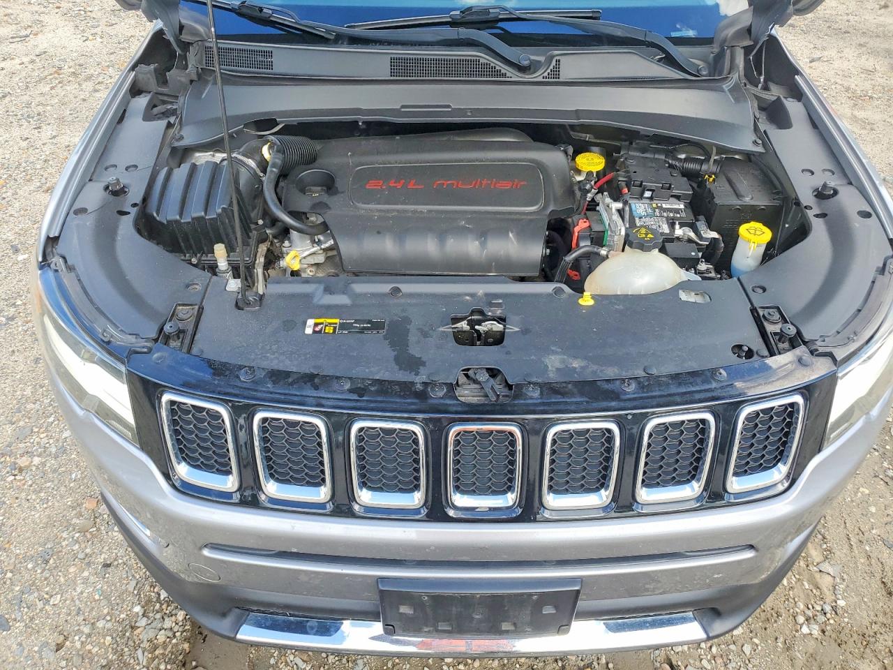 2018 Jeep Compass Limited Silver vin: 3C4NJDCB0JT163288