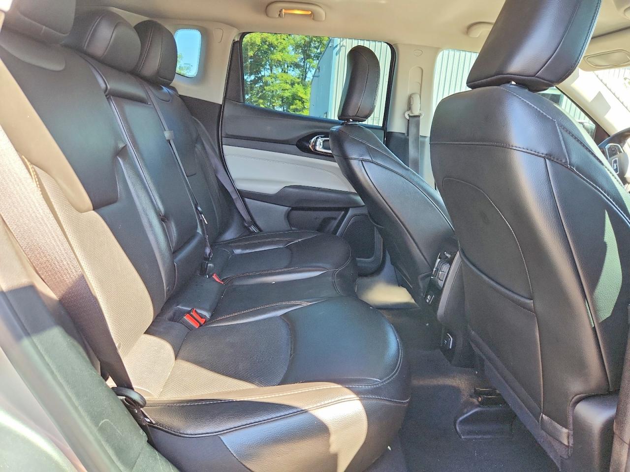 2022 Jeep Compass Limited Silver vin: 3C4NJDCB3NT154686