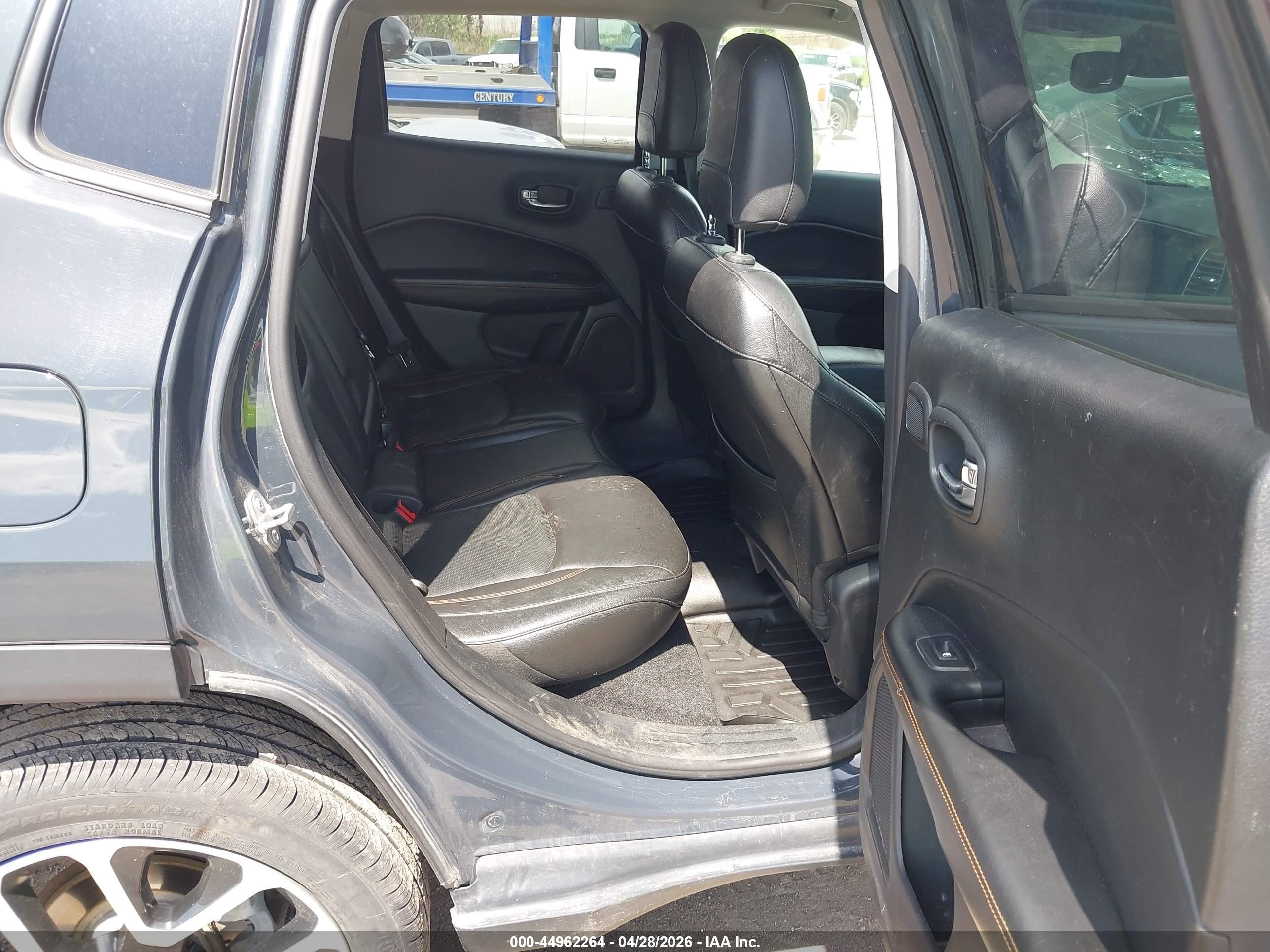 2018 Jeep Compass Limited 4x4 Gray vin: 3C4NJDCB4JT362411