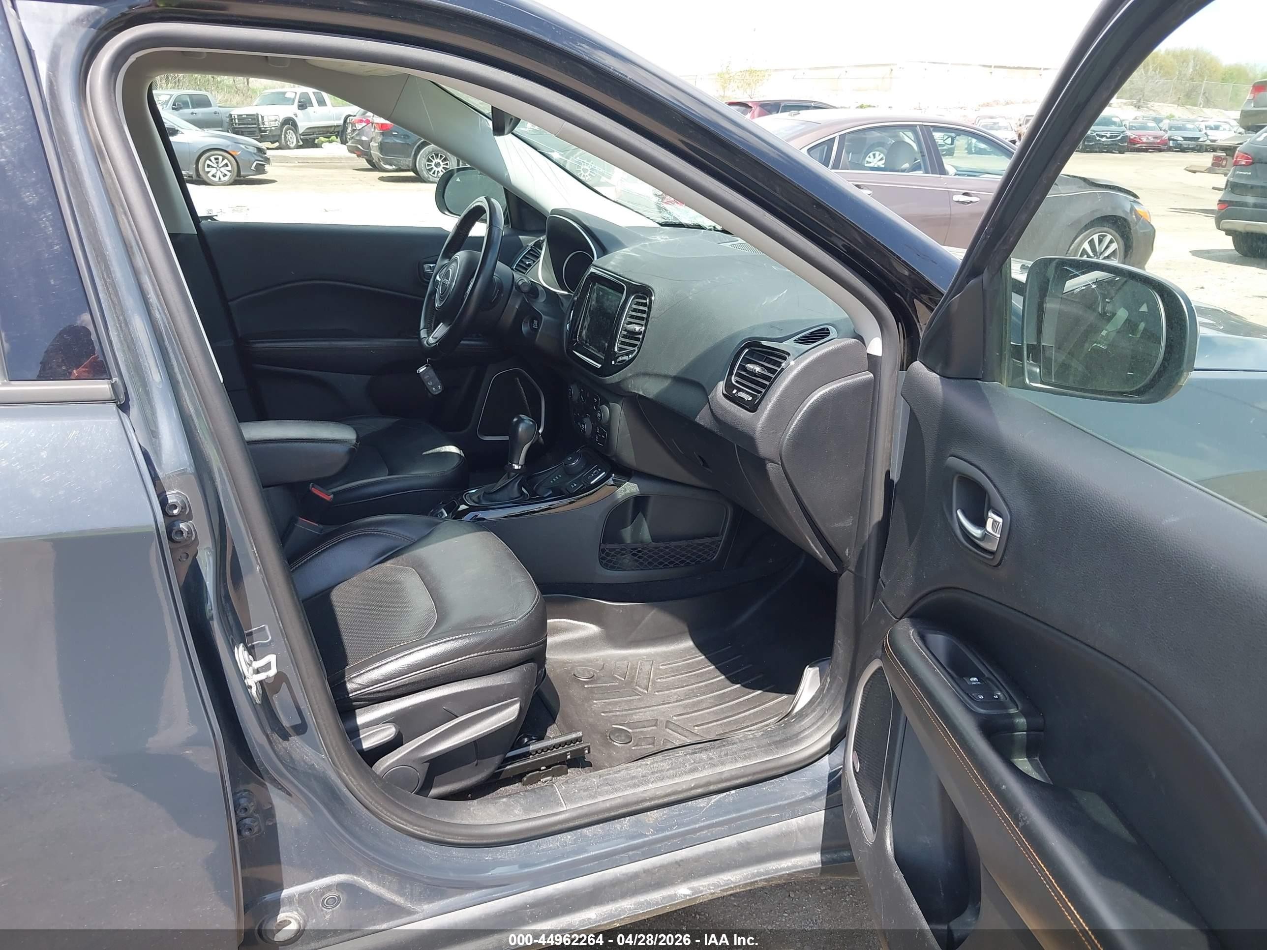 2018 Jeep Compass Limited 4x4 Gray vin: 3C4NJDCB4JT362411
