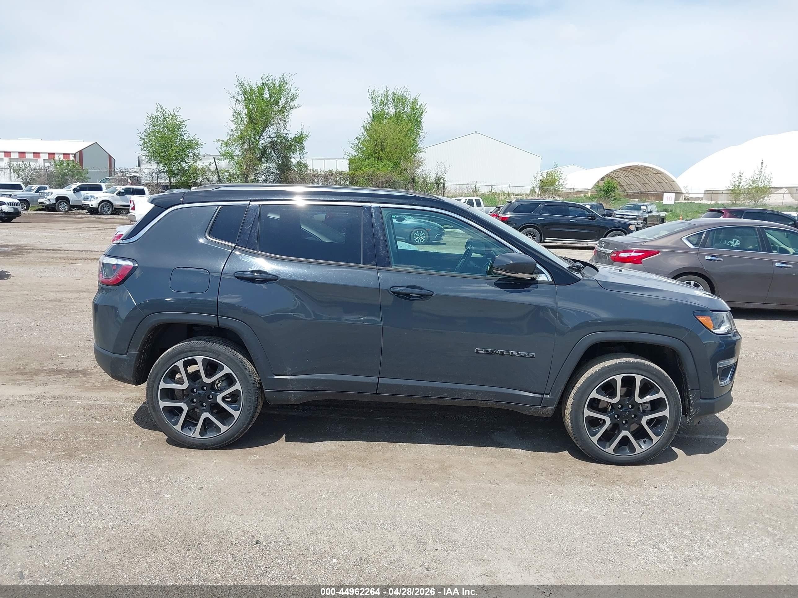 2018 Jeep Compass Limited 4x4 Gray vin: 3C4NJDCB4JT362411