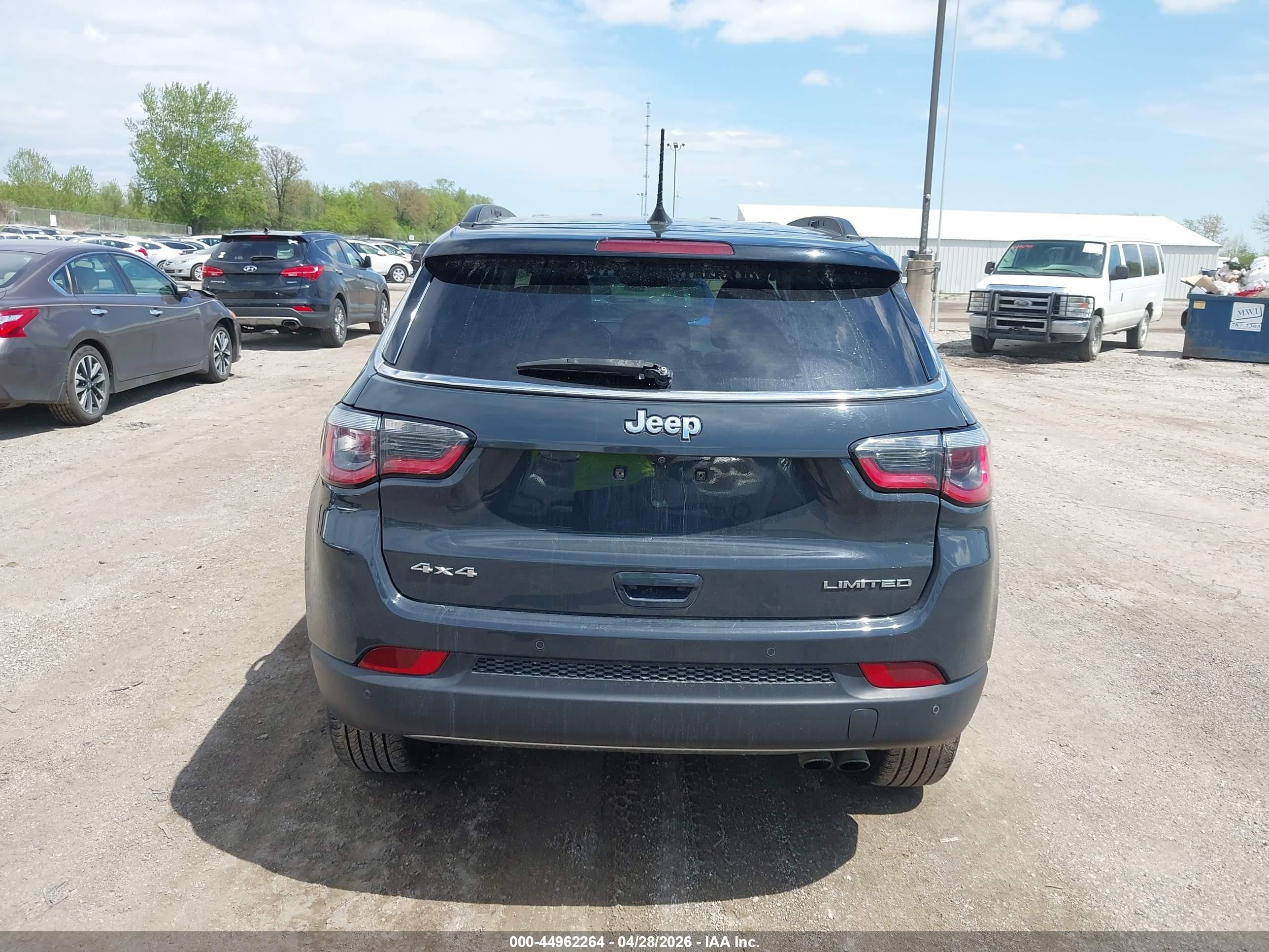 2018 Jeep Compass Limited 4x4 Gray vin: 3C4NJDCB4JT362411