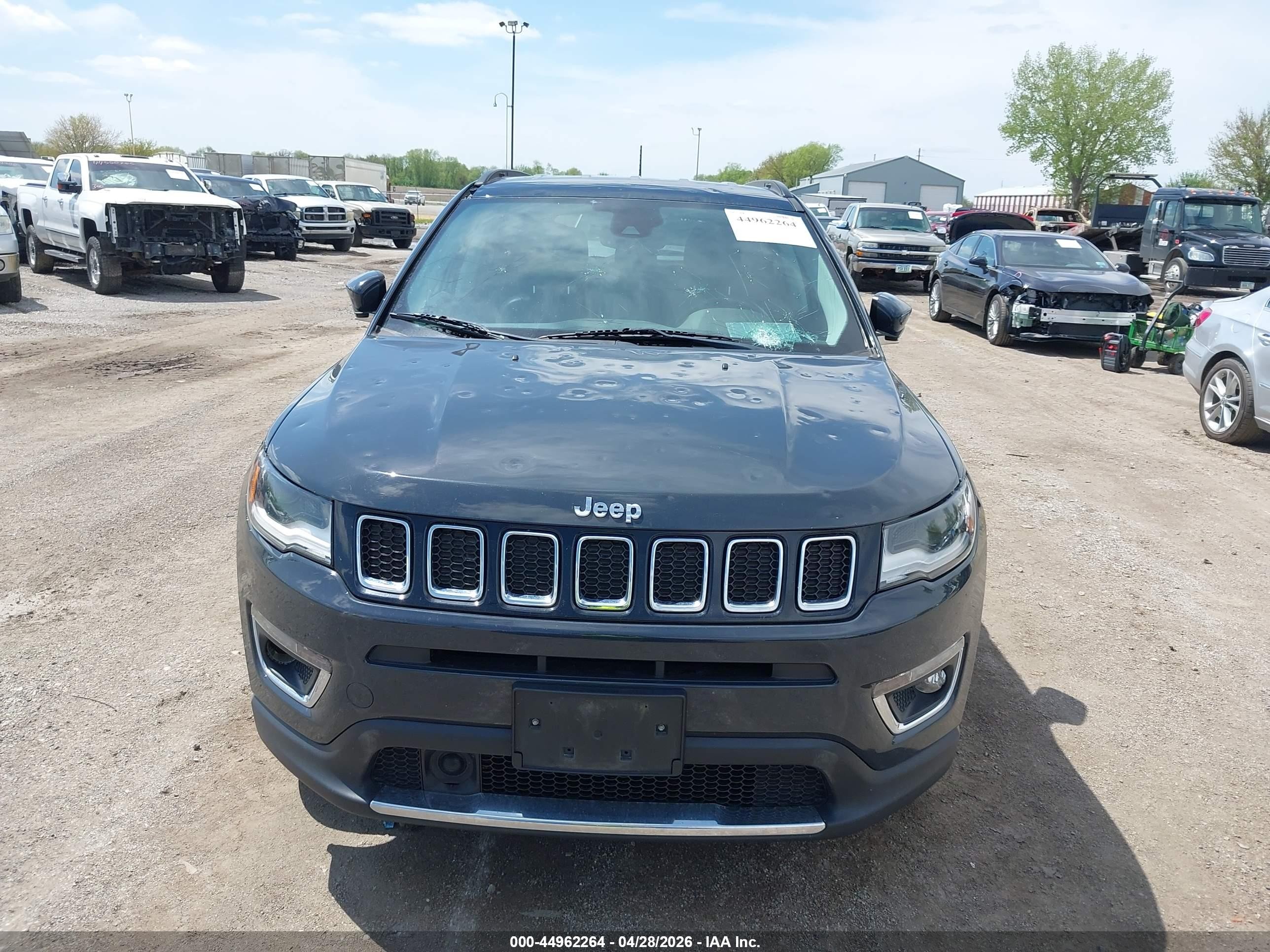 2018 Jeep Compass Limited 4x4 Gray vin: 3C4NJDCB4JT362411