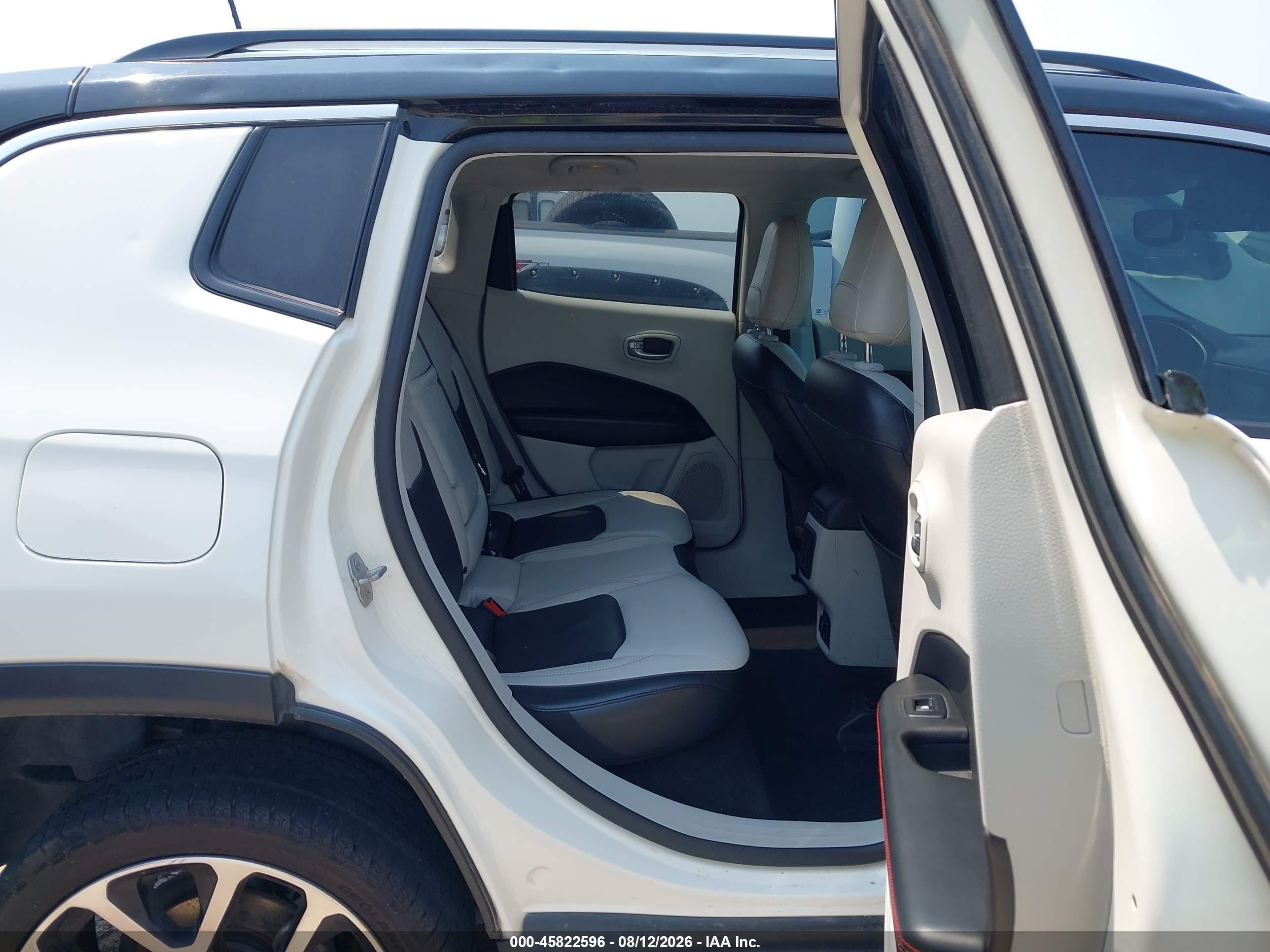 2018 Jeep Compass Limited 4x4 White vin: 3C4NJDCB5JT223775