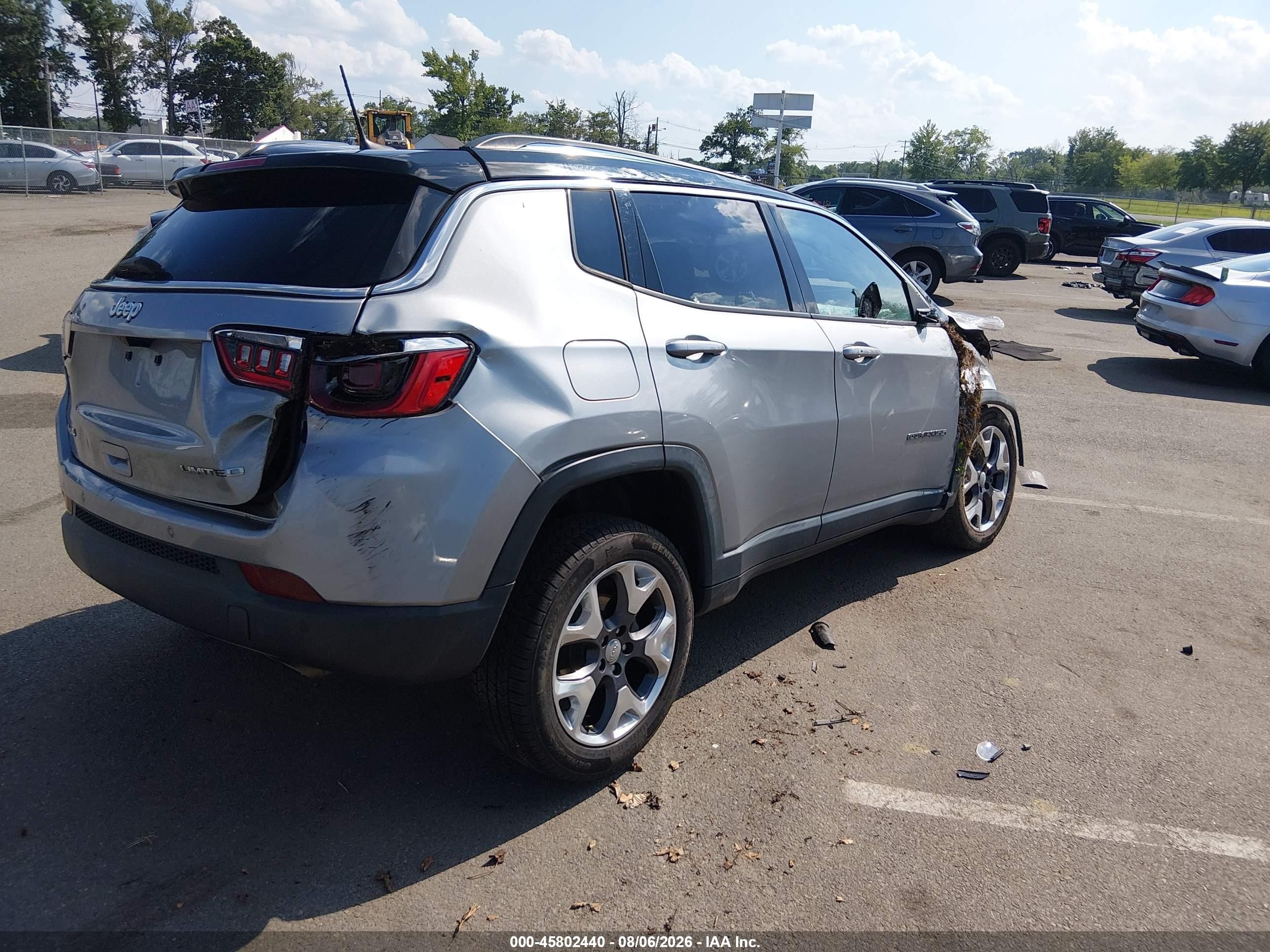 2021 Jeep Compass Limited 4x4 Серебряный vin: 3C4NJDCB6MT551288