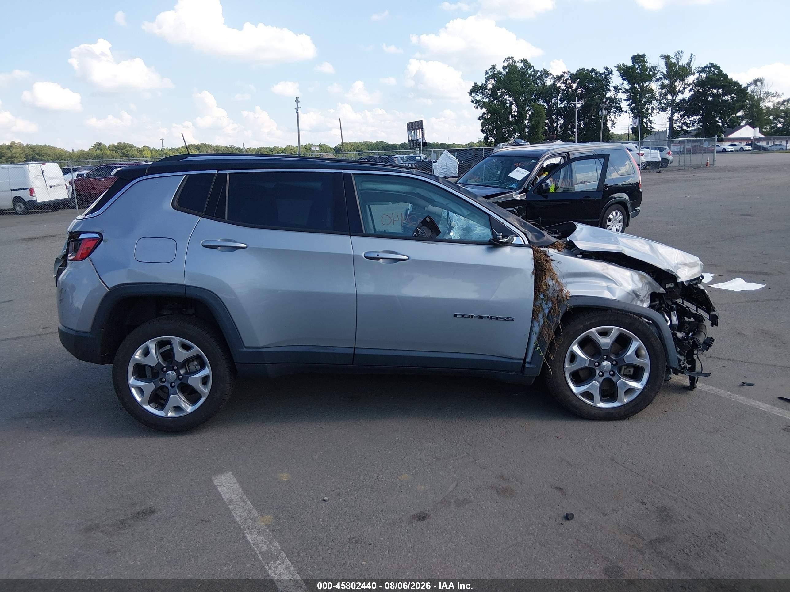 2021 Jeep Compass Limited 4x4 Серебряный vin: 3C4NJDCB6MT551288