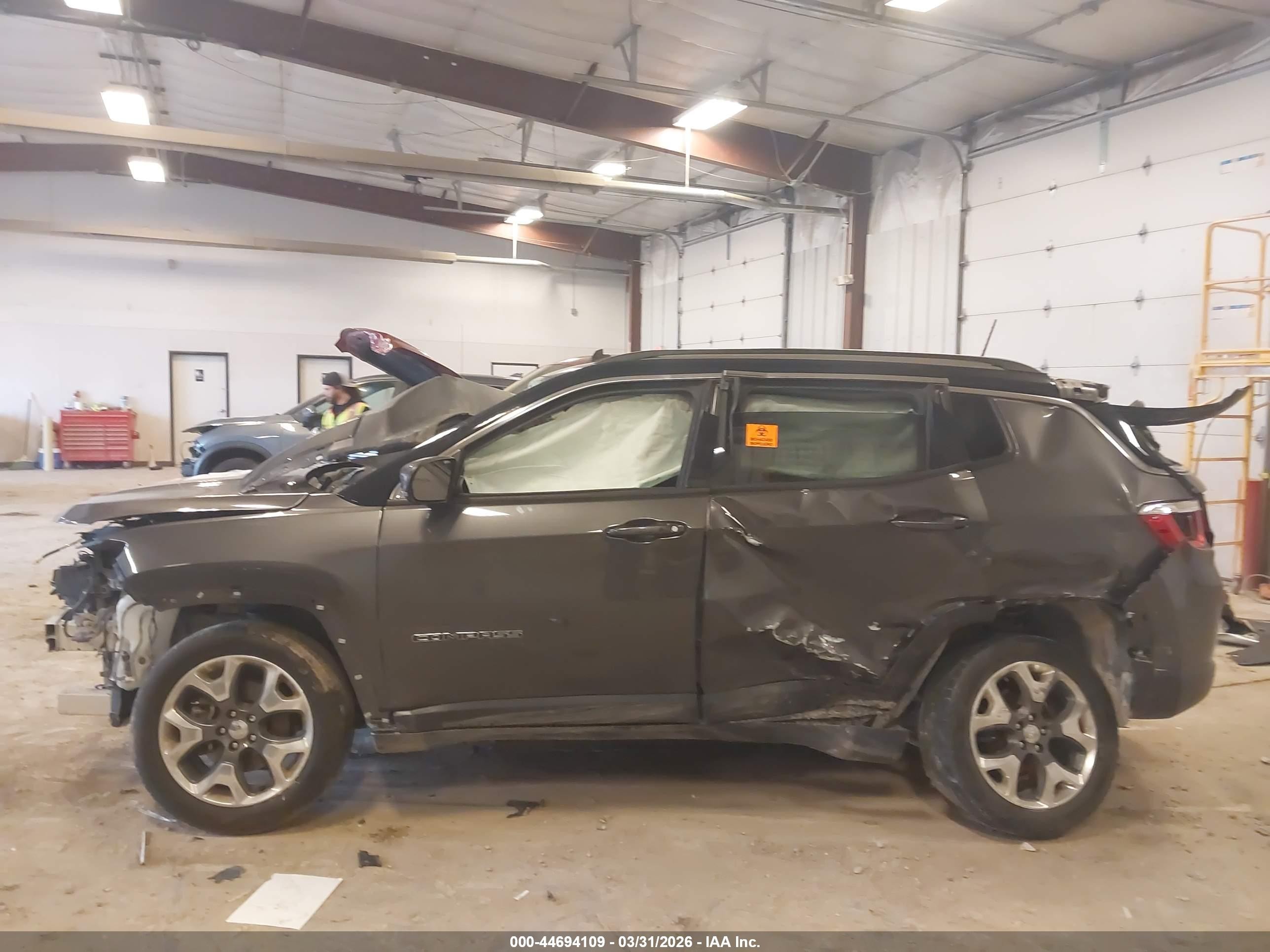 2018 Jeep Compass Limited 4x4 Gray vin: 3C4NJDCB7JT238746