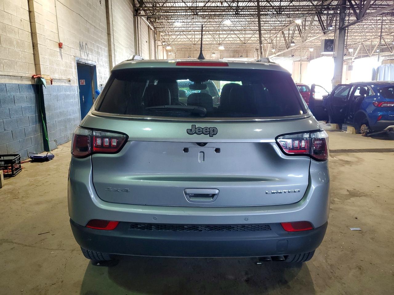 2019 Jeep Compass Limited Silver vin: 3C4NJDCB7KT619904