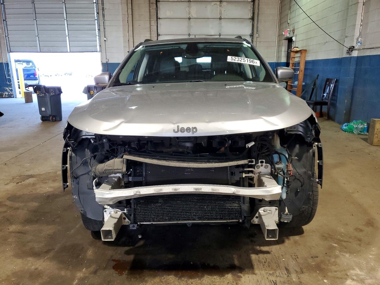 2019 Jeep Compass Limited Silver vin: 3C4NJDCB7KT619904