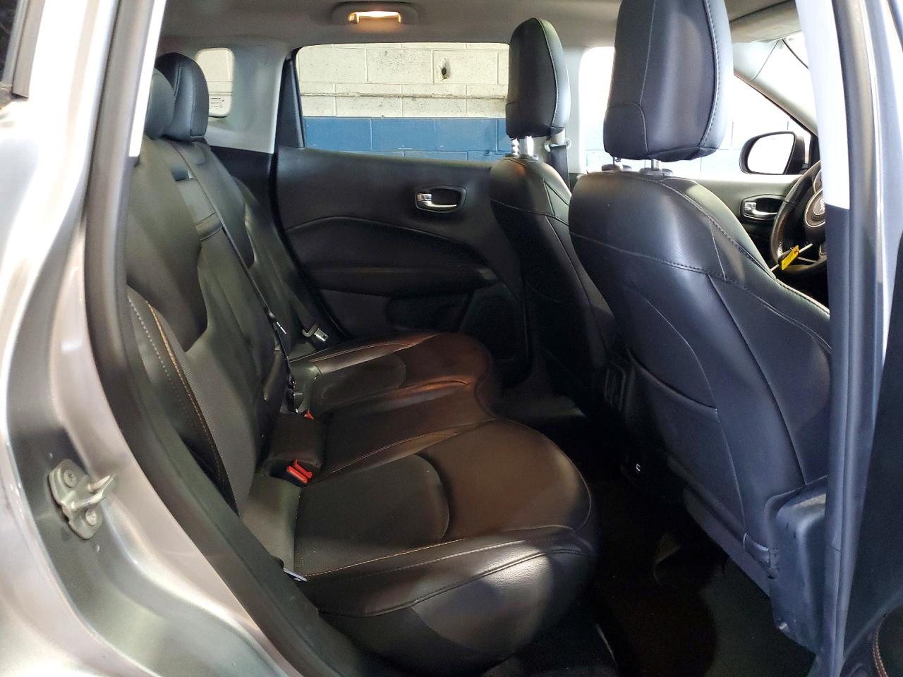 2019 Jeep Compass Limited Silver vin: 3C4NJDCB7KT619904