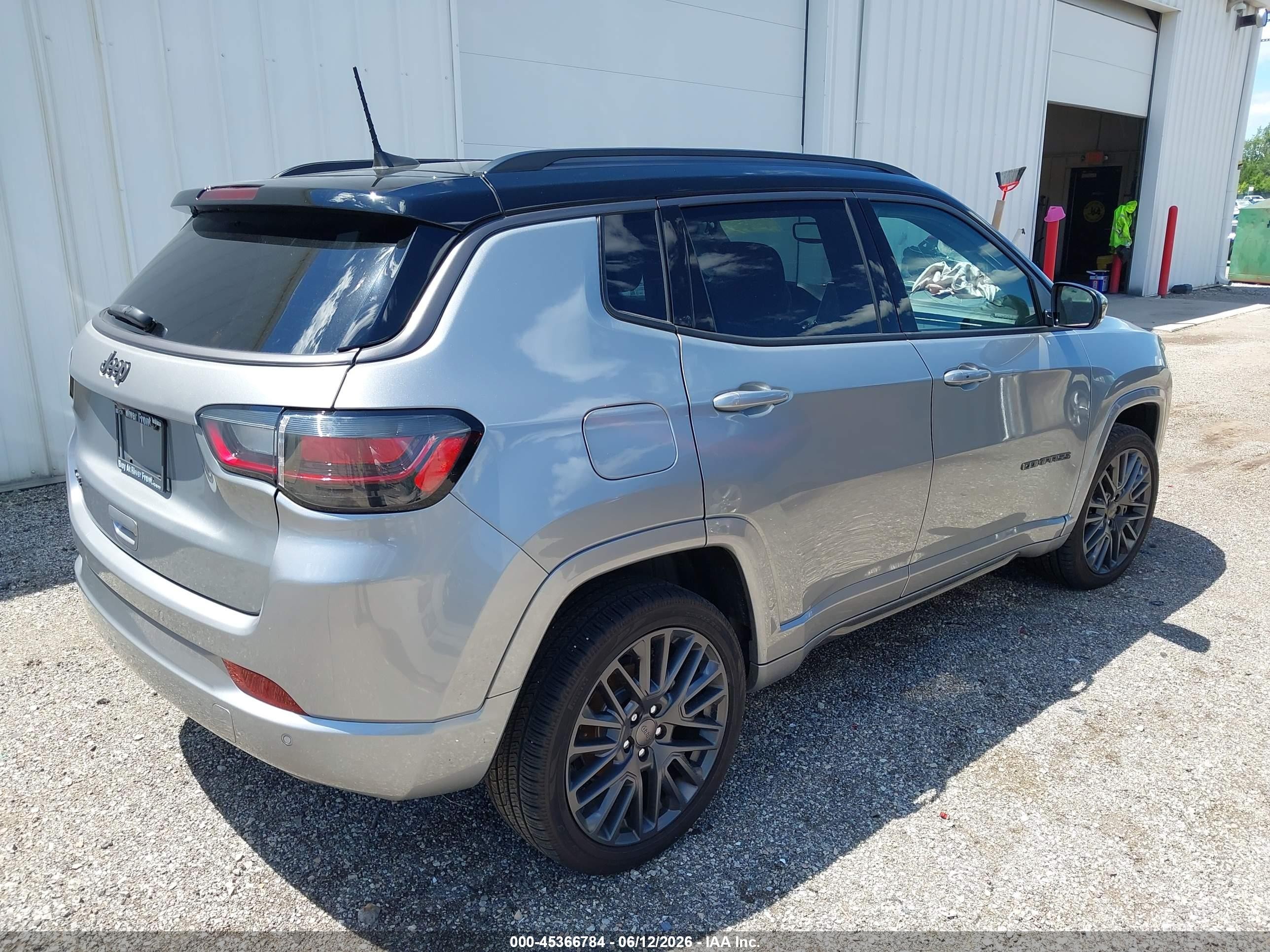 2022 Jeep Compass High Altitude 4x4 Серебряный vin: 3C4NJDCB7NT123960