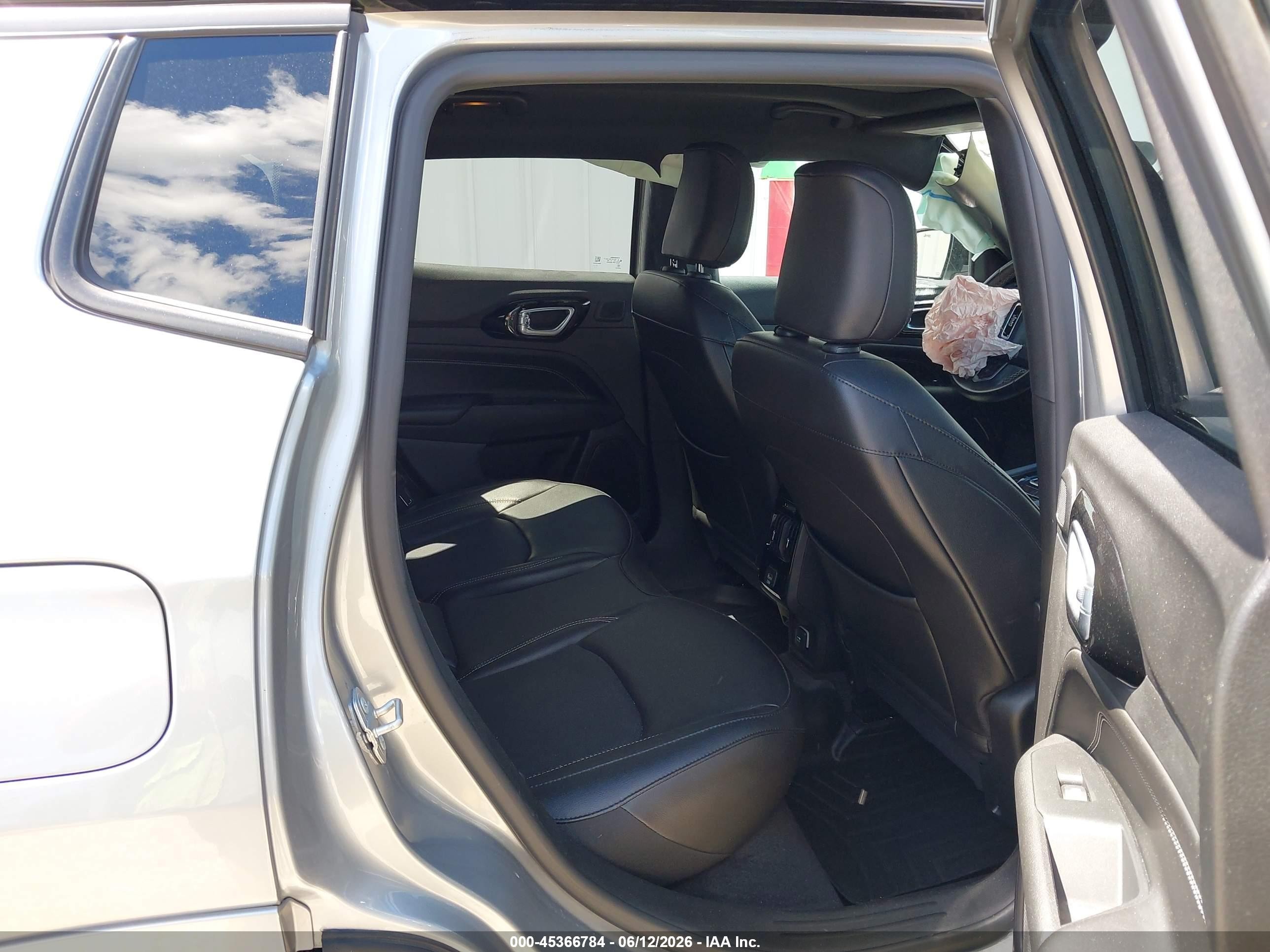 2022 Jeep Compass High Altitude 4x4 Серебряный vin: 3C4NJDCB7NT123960