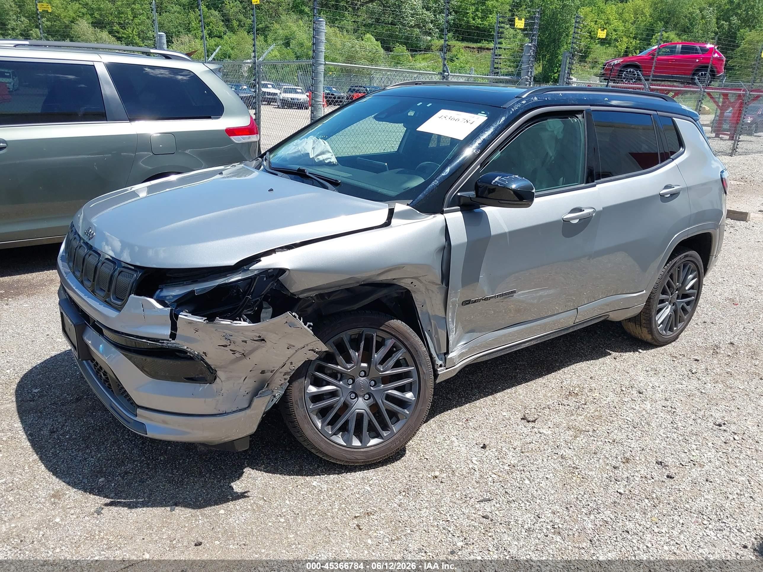 2022 Jeep Compass High Altitude 4x4 Серебряный vin: 3C4NJDCB7NT123960