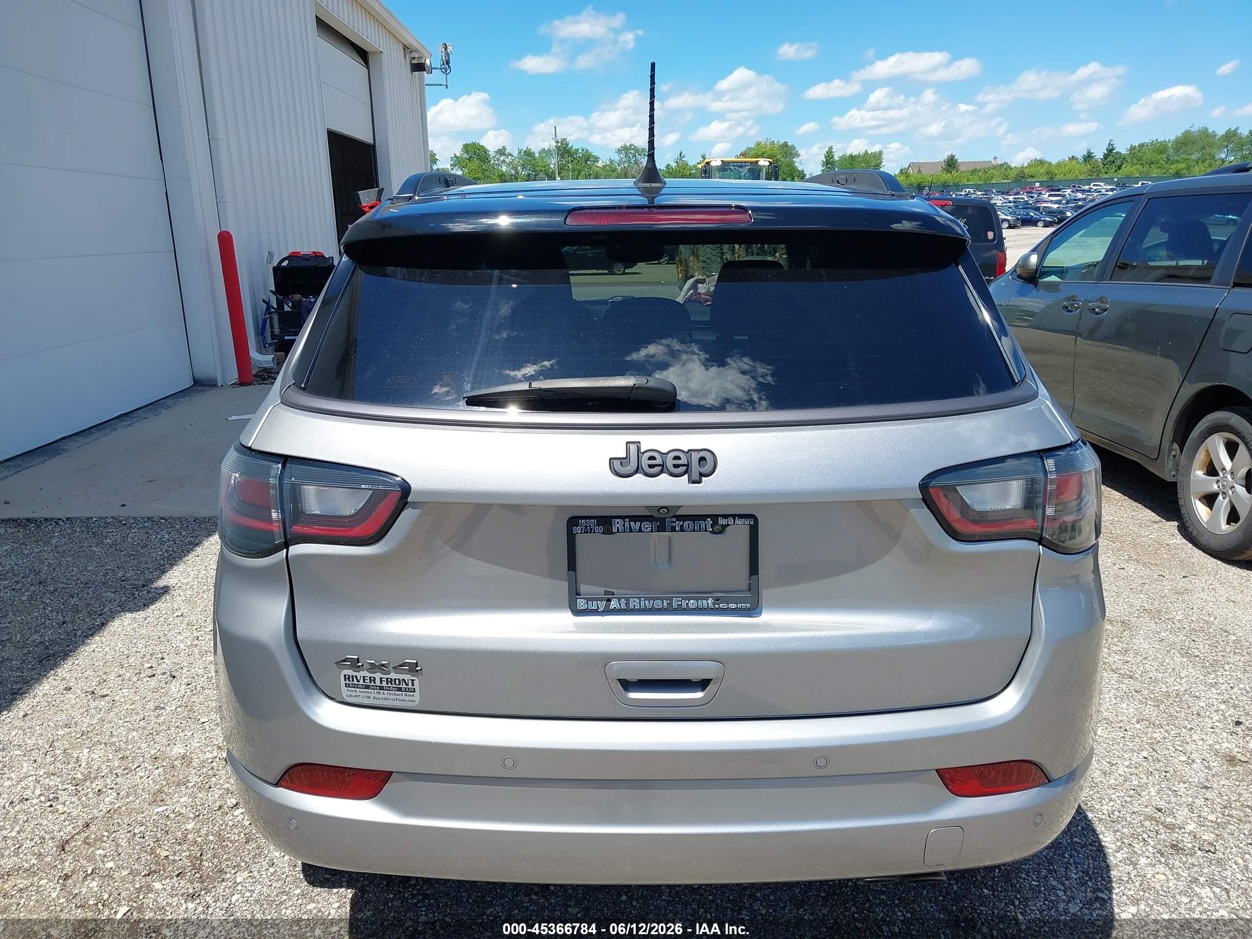 2022 Jeep Compass High Altitude 4x4 Серебряный vin: 3C4NJDCB7NT123960