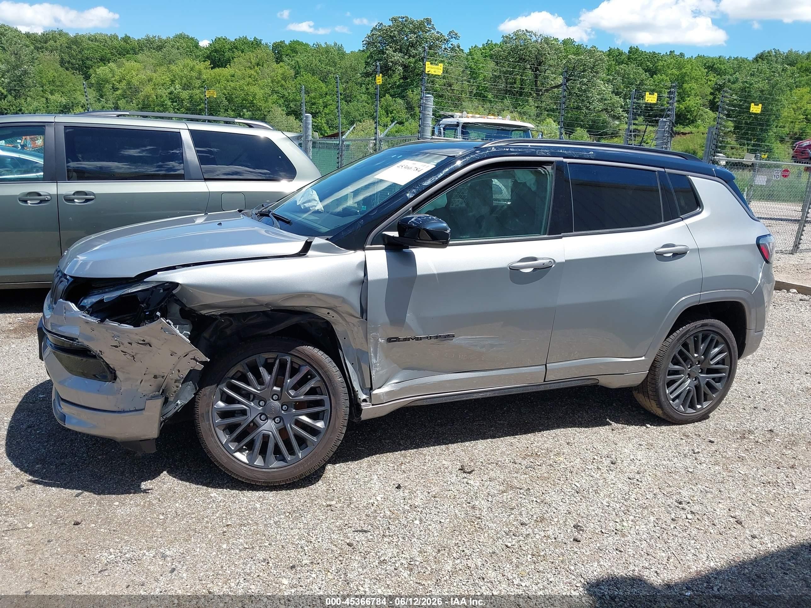 2022 Jeep Compass High Altitude 4x4 Серебряный vin: 3C4NJDCB7NT123960