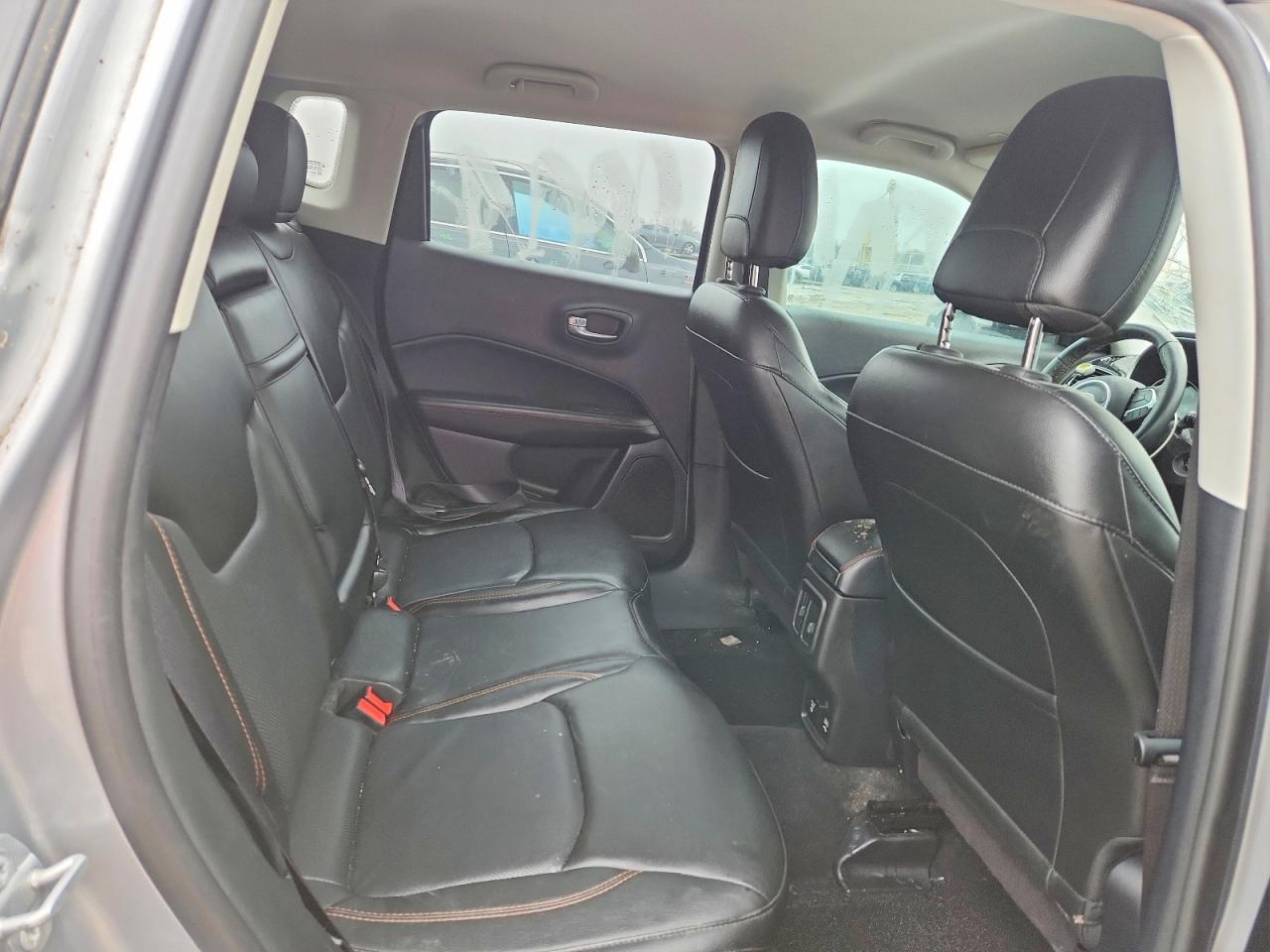 2018 Jep Compass Limited Silver vin: 3C4NJDCB8JT372472