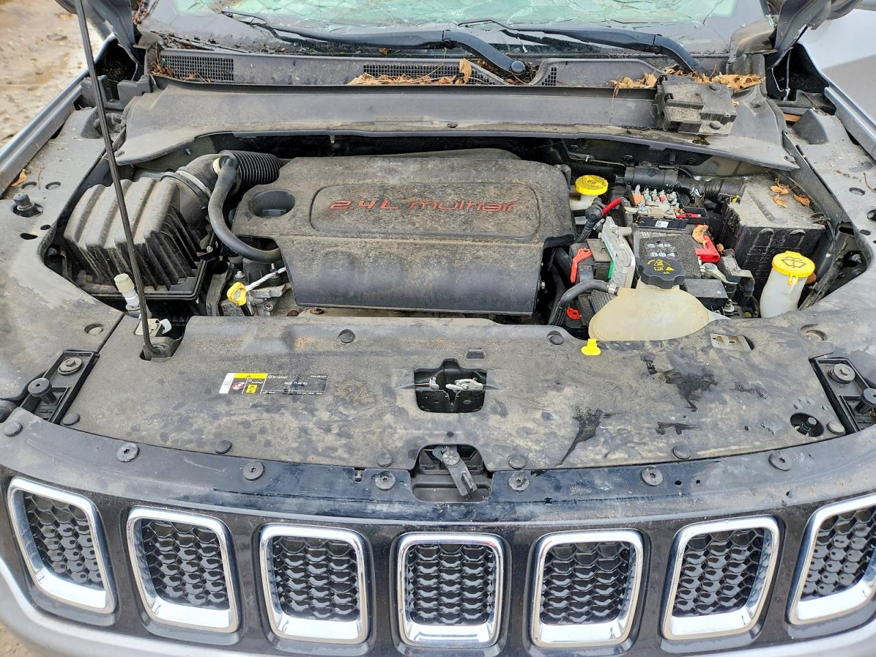 2018 Jep Compass Limited Silver vin: 3C4NJDCB8JT372472