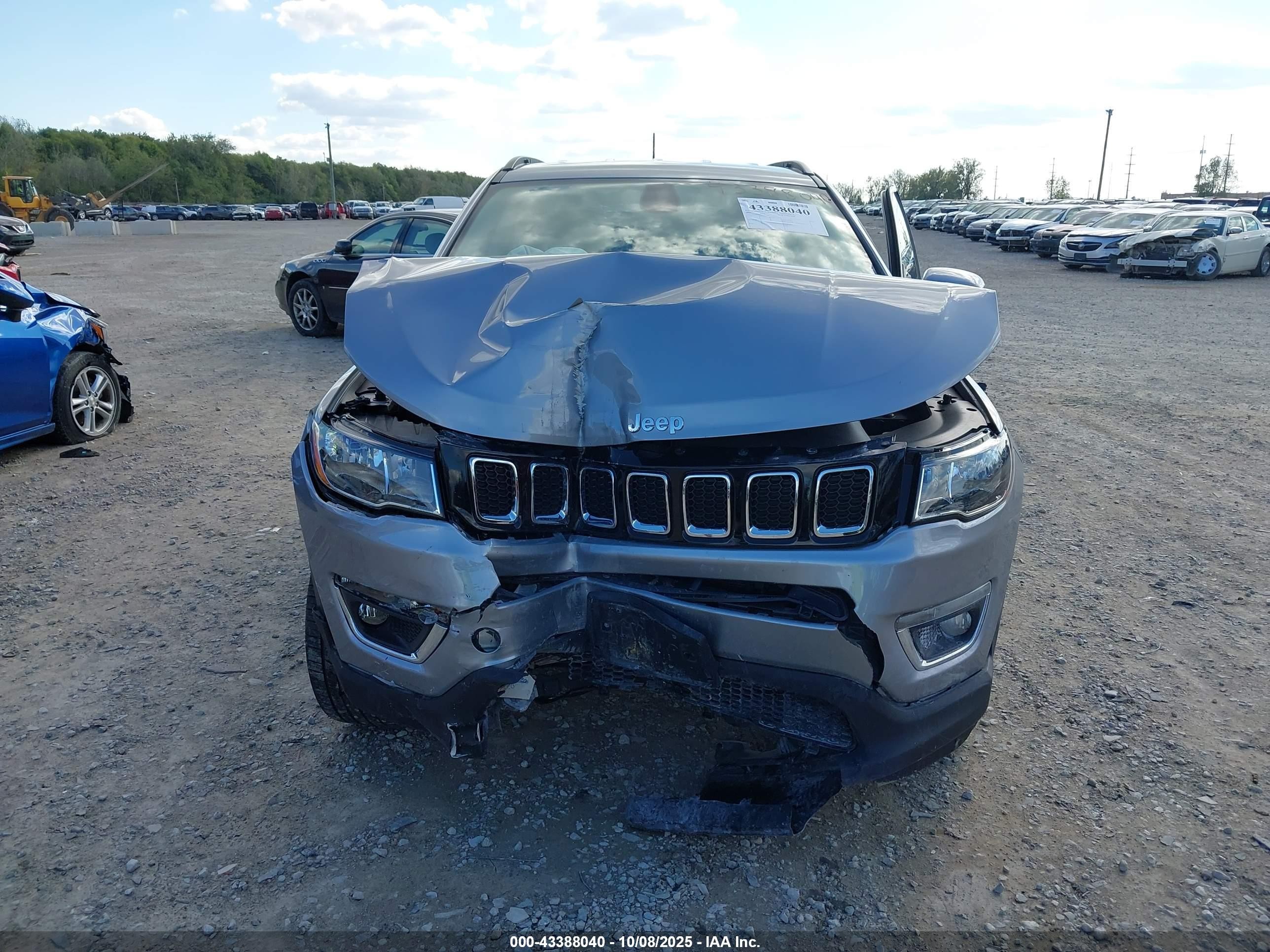 2017 Jeep New Compass Limited 4x4 Gray vin: 3C4NJDCBXHT641839