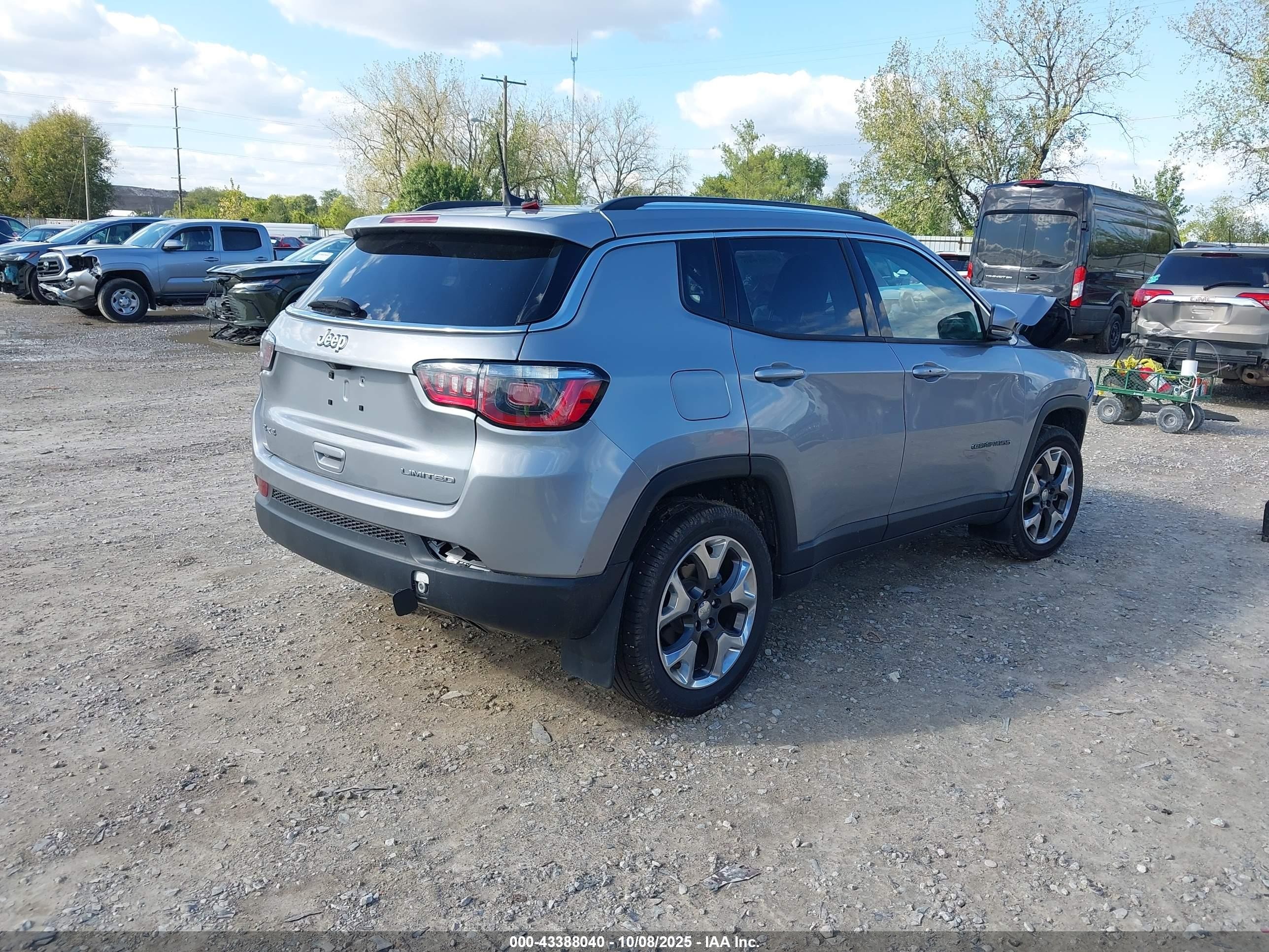 2017 Jeep New Compass Limited 4x4 Gray vin: 3C4NJDCBXHT641839