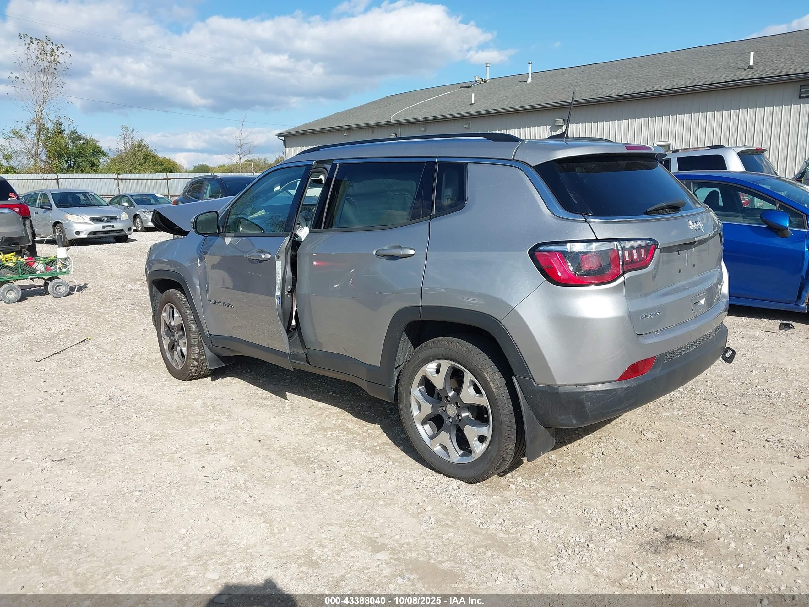 2017 Jeep New Compass Limited 4x4 Gray vin: 3C4NJDCBXHT641839