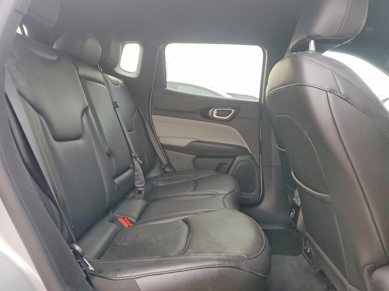 2024 Jeep Compass Limited Серебряный vin: 3C4NJDCN1RT128989