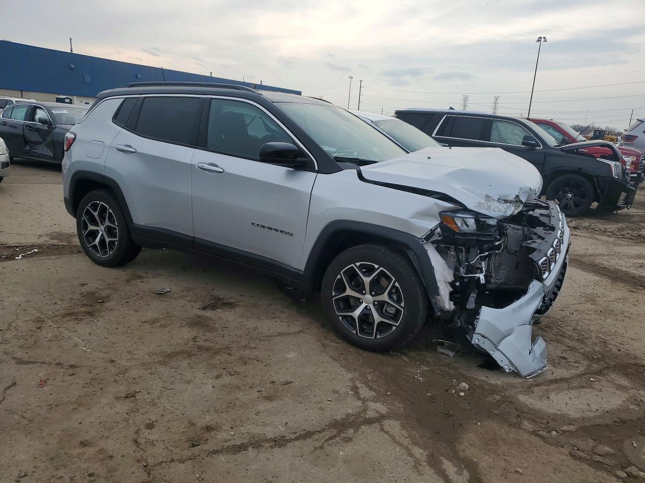 2024 Jeep Compass Limited Серебряный vin: 3C4NJDCN1RT128989