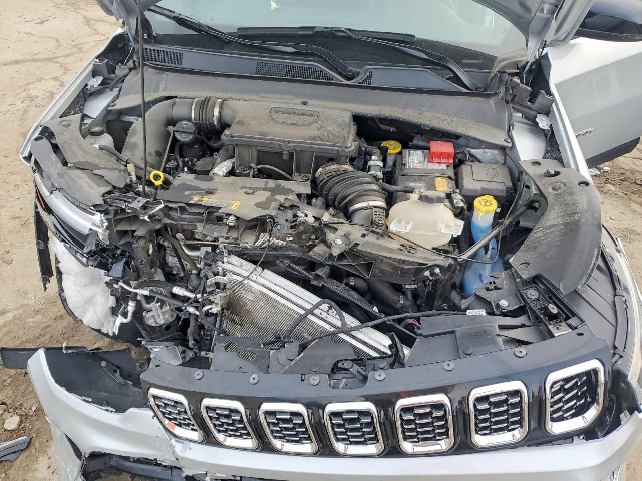 2024 Jeep Compass Limited Серебряный vin: 3C4NJDCN1RT128989