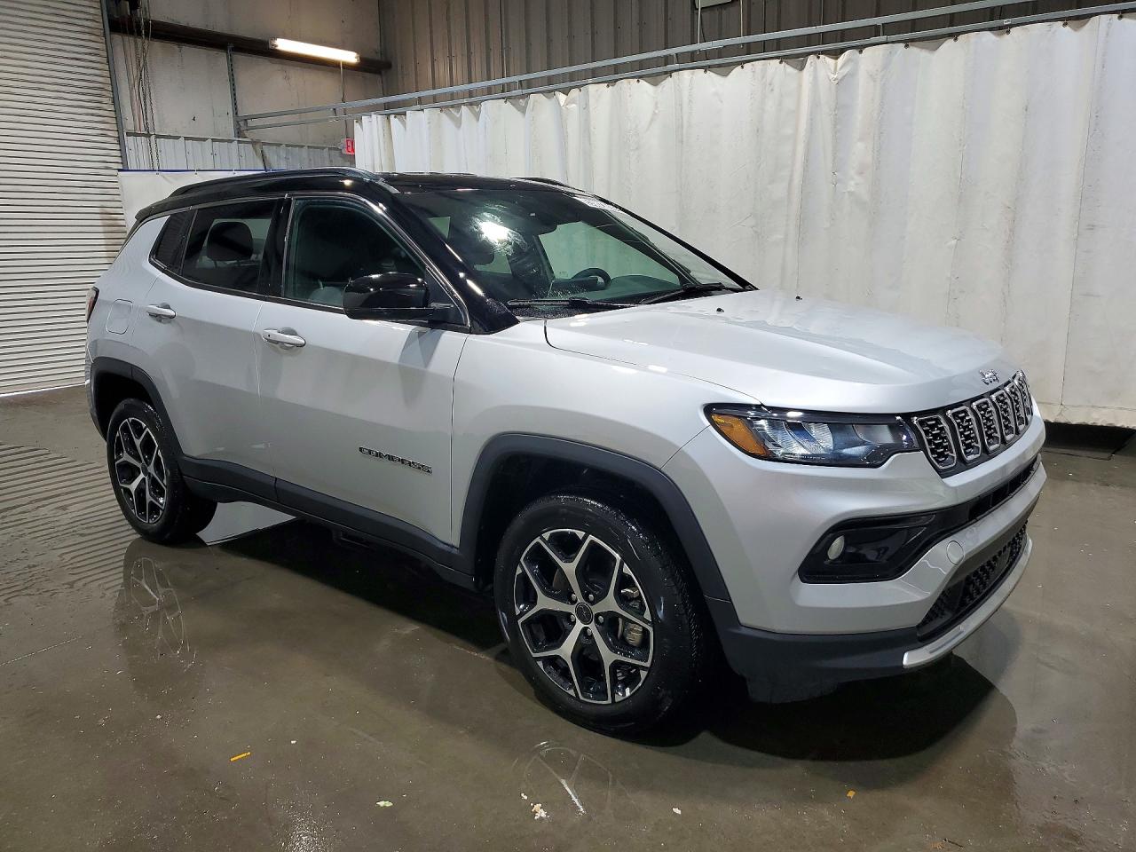 2026 Jeep Compass Limited Серебряный vin: 3C4NJDCN1TT244202