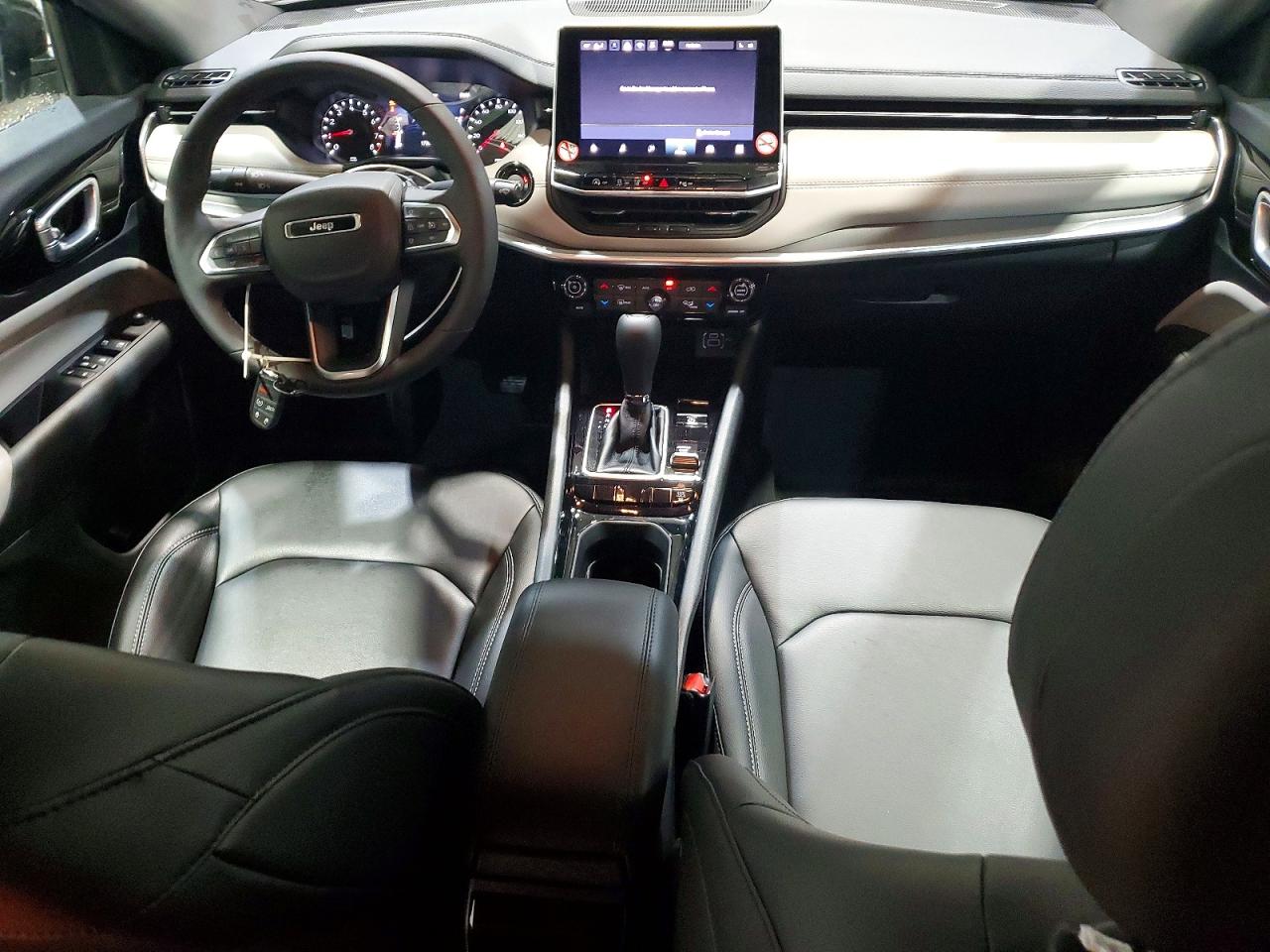 2026 Jeep Compass Limited Серебряный vin: 3C4NJDCN1TT244202