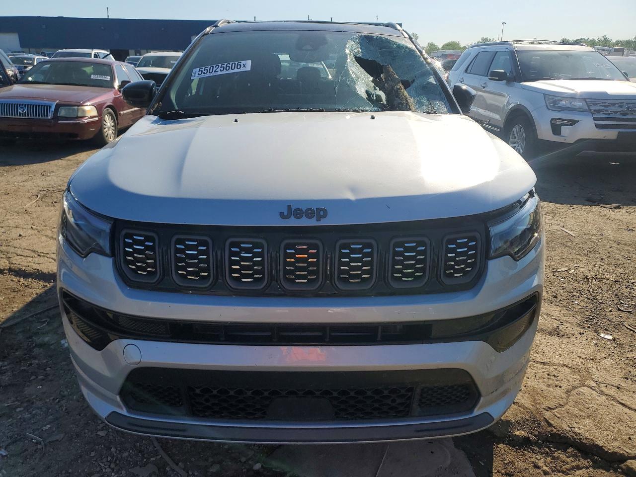 2024 Jeep Compass Limited Серебряный vin: 3C4NJDCN4RT157371