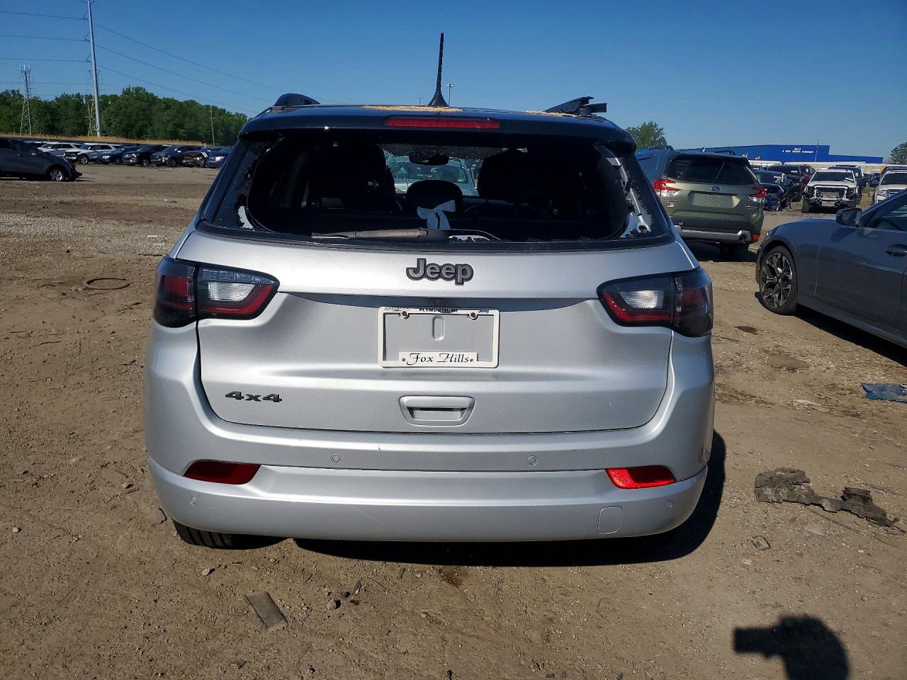 2024 Jeep Compass Limited Серебряный vin: 3C4NJDCN4RT157371