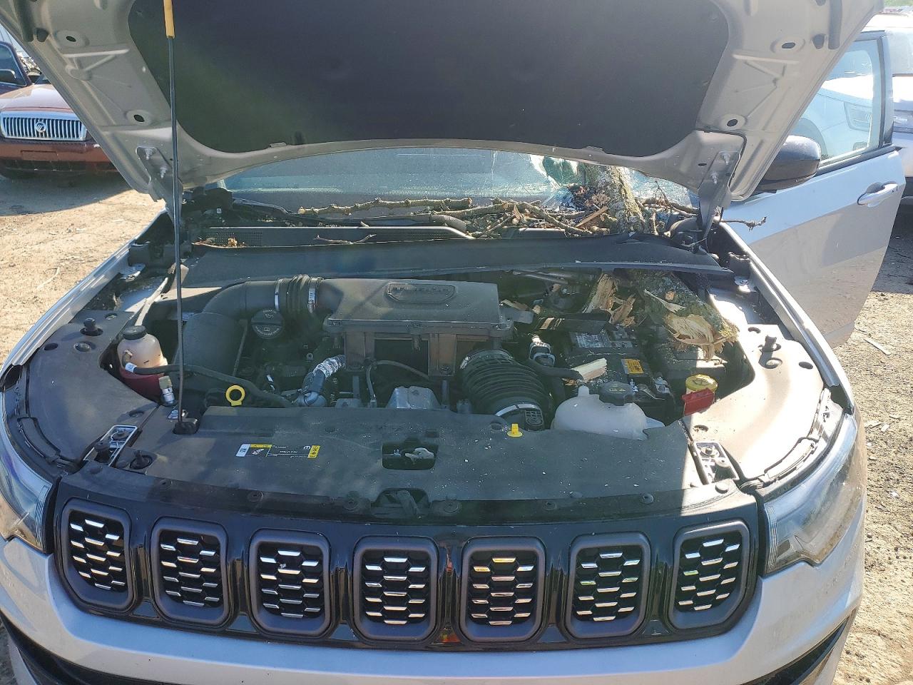 2024 Jeep Compass Limited Серебряный vin: 3C4NJDCN4RT157371