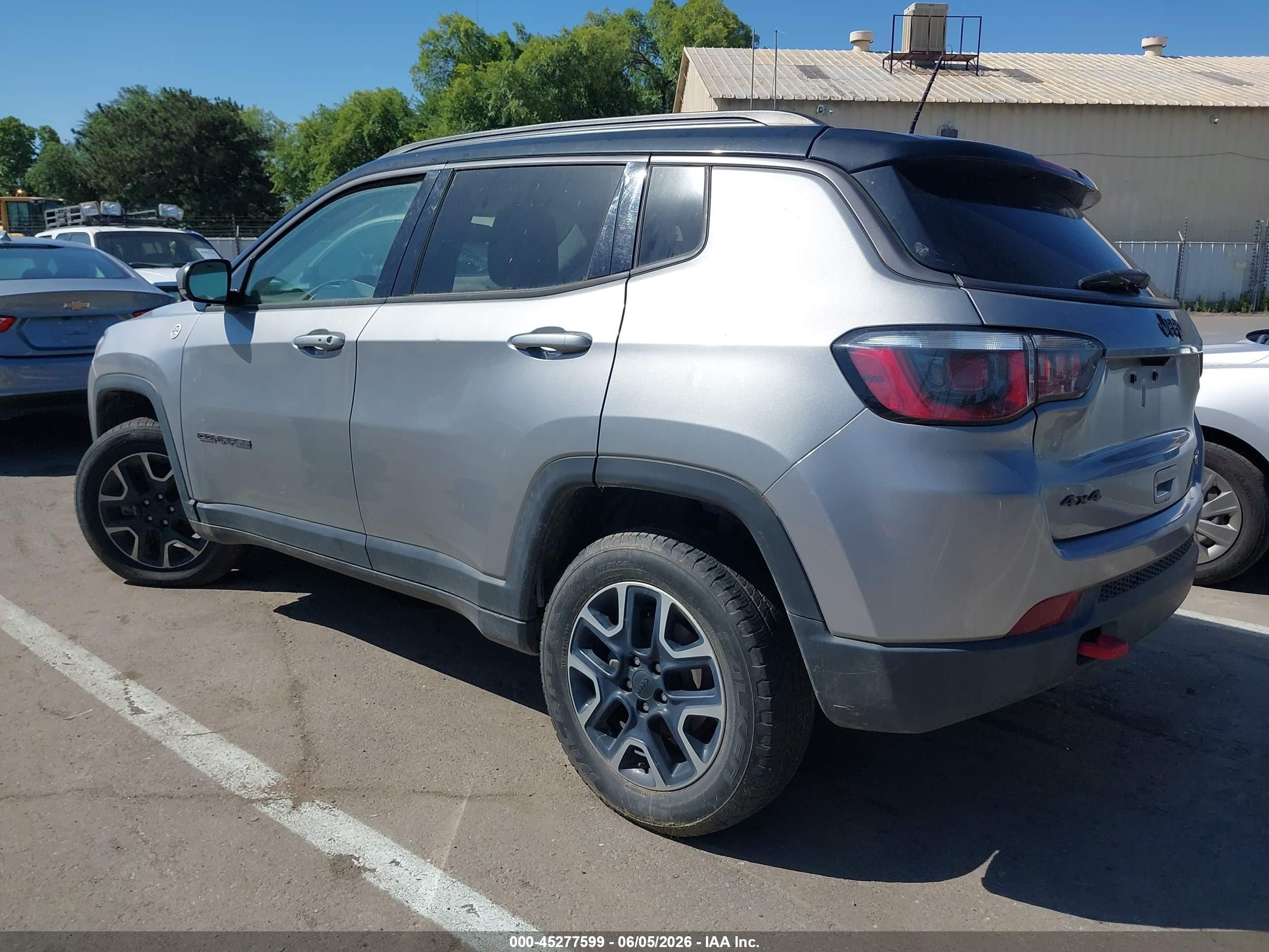 2019 Jeep Compass Trailhawk 4x4 Серебряный vin: 3C4NJDDB0KT747819