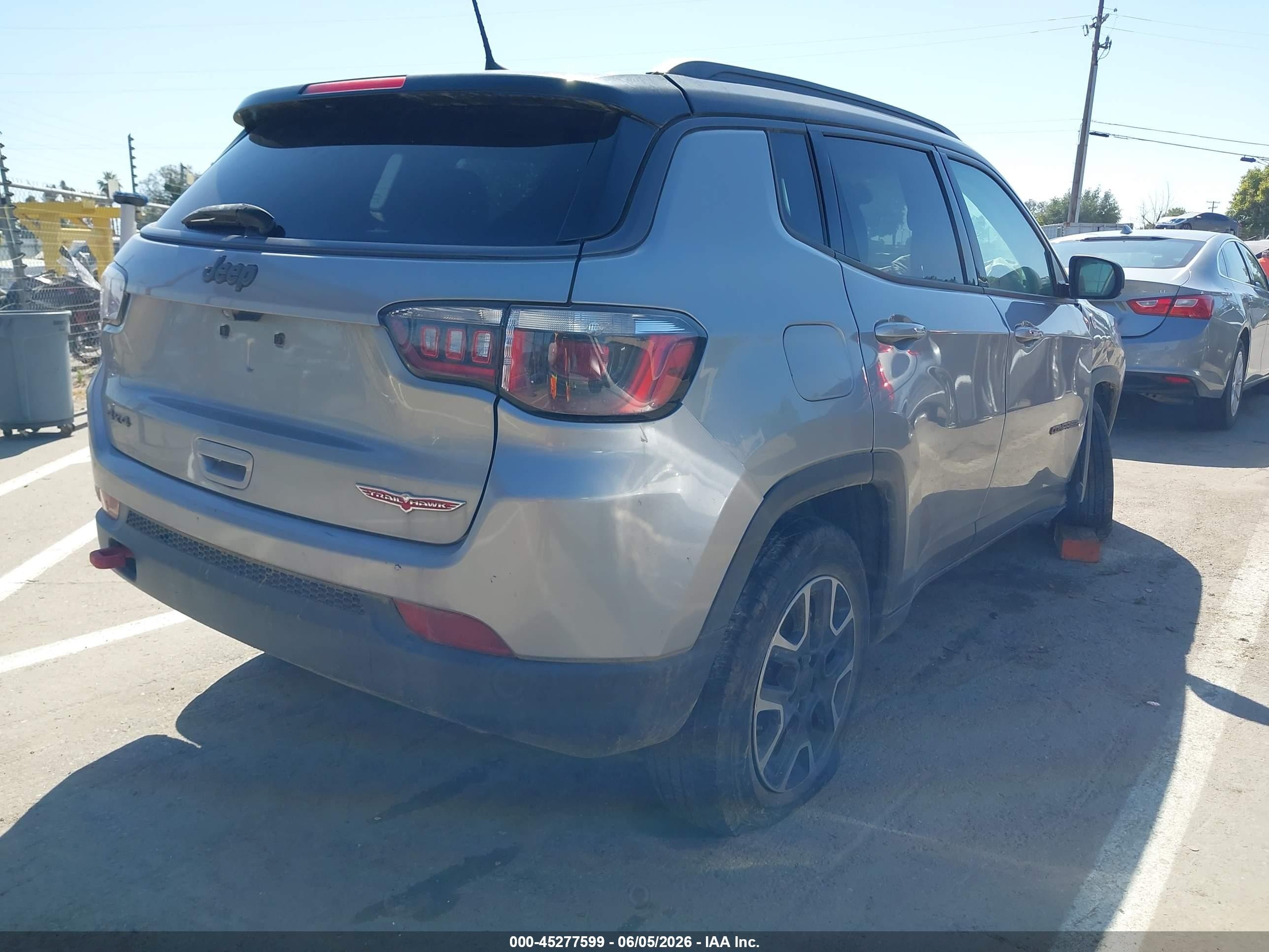 2019 Jeep Compass Trailhawk 4x4 Серебряный vin: 3C4NJDDB0KT747819
