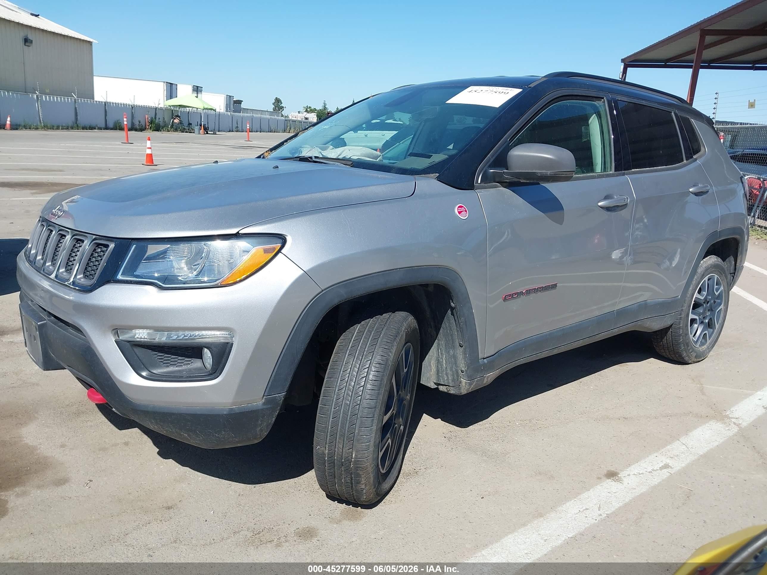 2019 Jeep Compass Trailhawk 4x4 Серебряный vin: 3C4NJDDB0KT747819