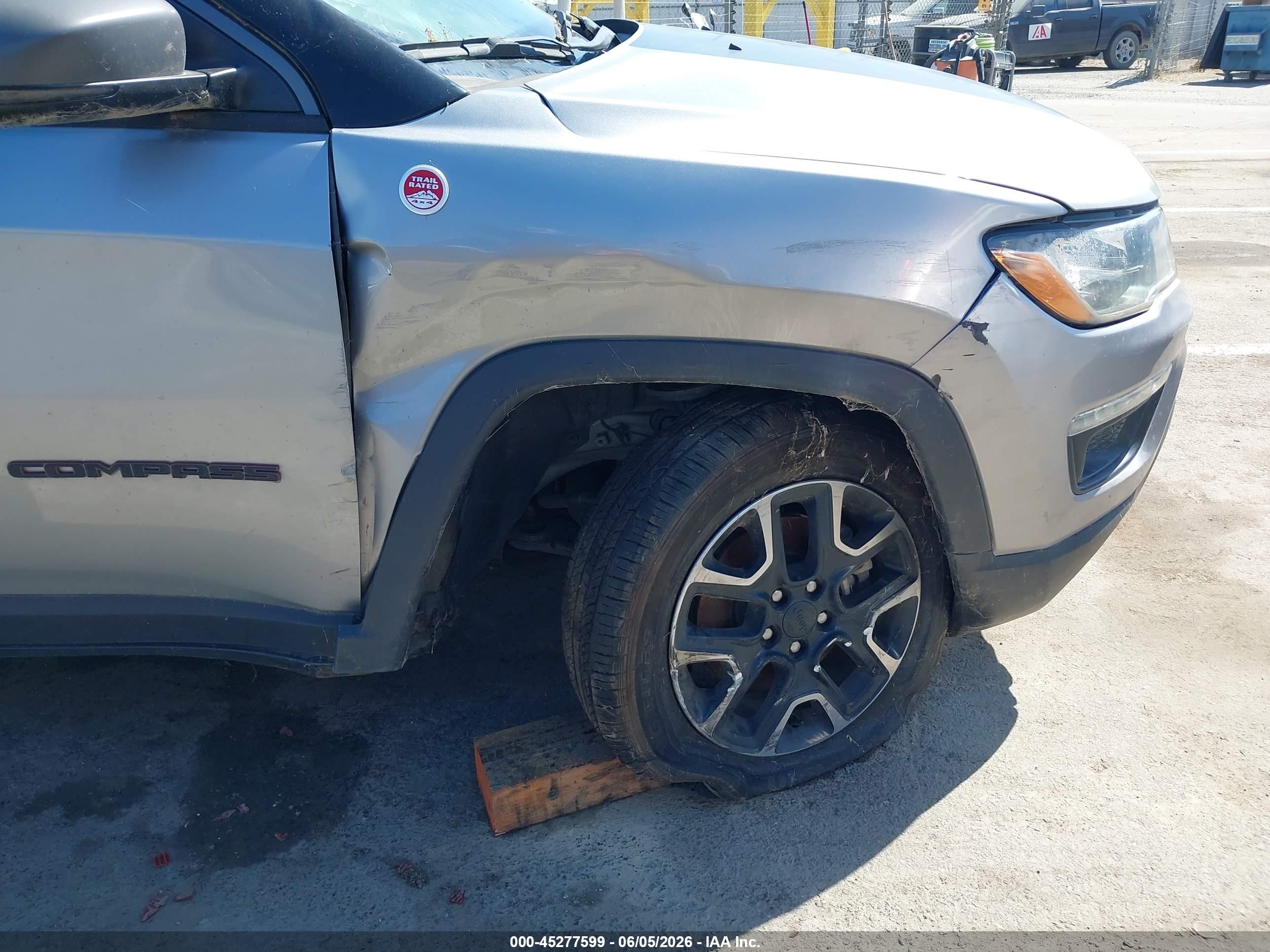 2019 Jeep Compass Trailhawk 4x4 Серебряный vin: 3C4NJDDB0KT747819