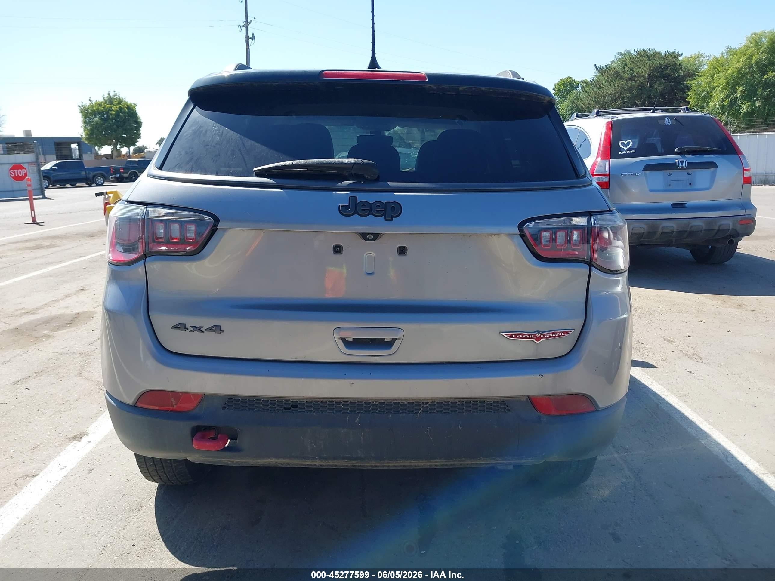 2019 Jeep Compass Trailhawk 4x4 Серебряный vin: 3C4NJDDB0KT747819