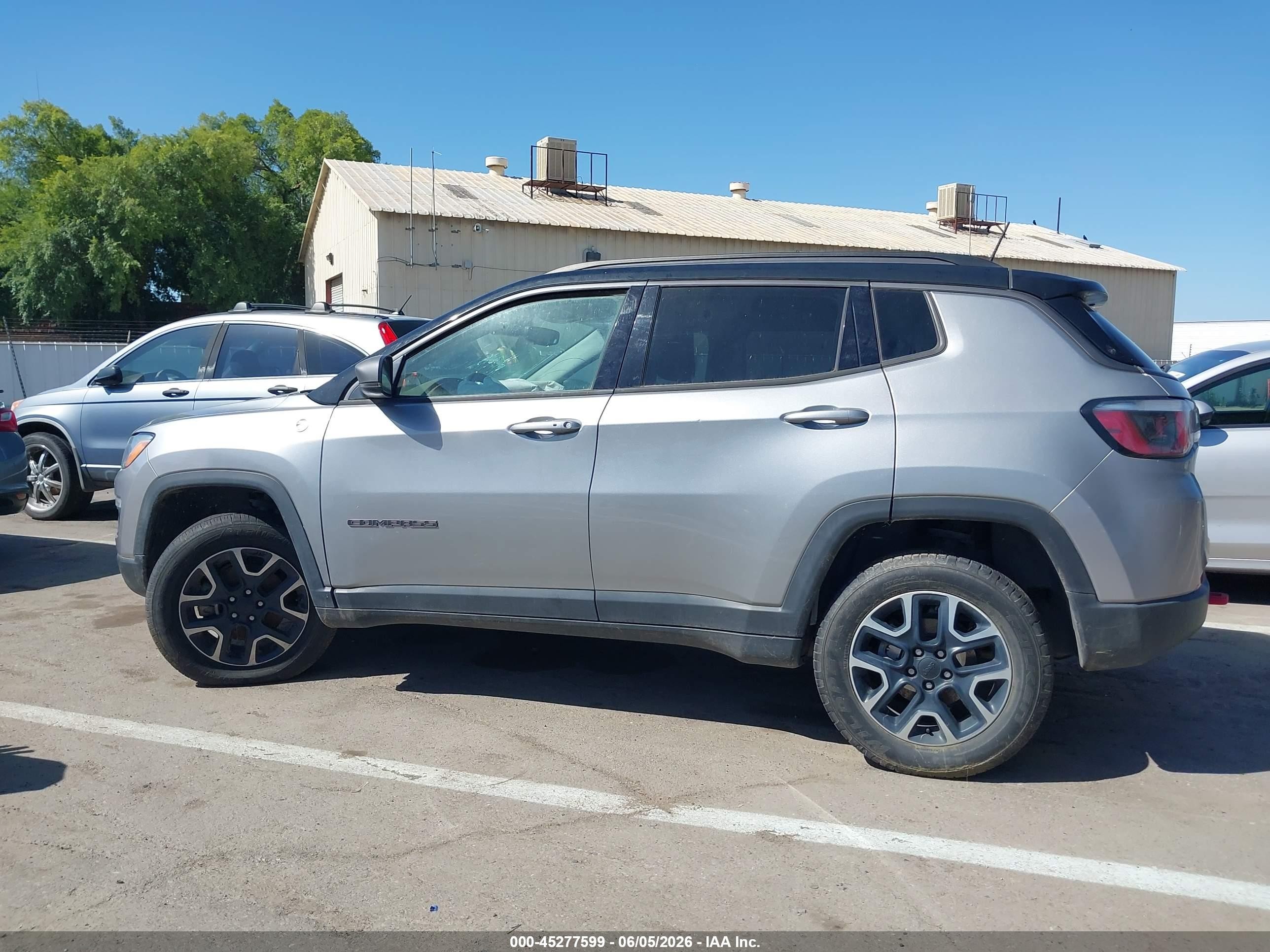 2019 Jeep Compass Trailhawk 4x4 Серебряный vin: 3C4NJDDB0KT747819