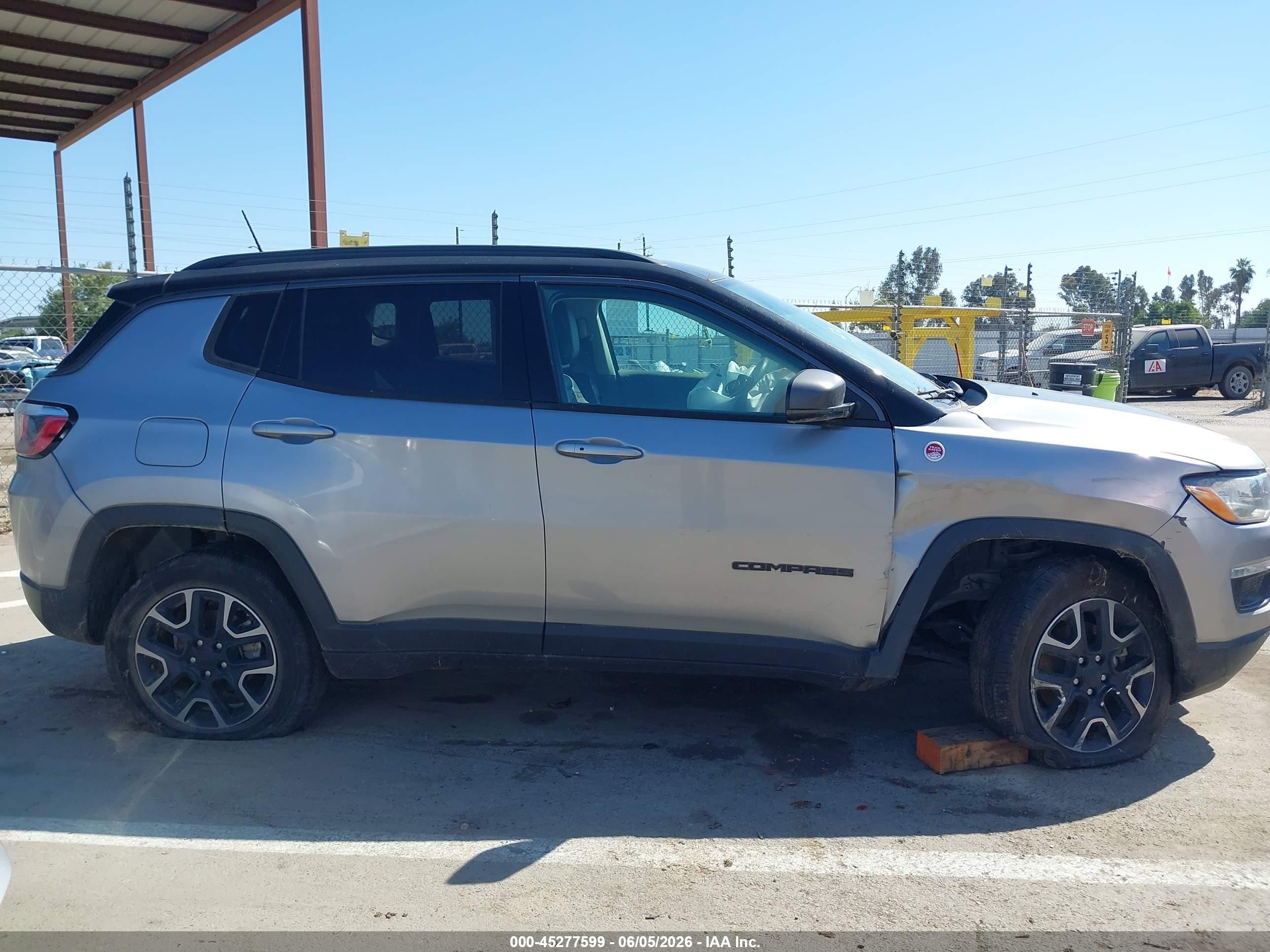 2019 Jeep Compass Trailhawk 4x4 Серебряный vin: 3C4NJDDB0KT747819