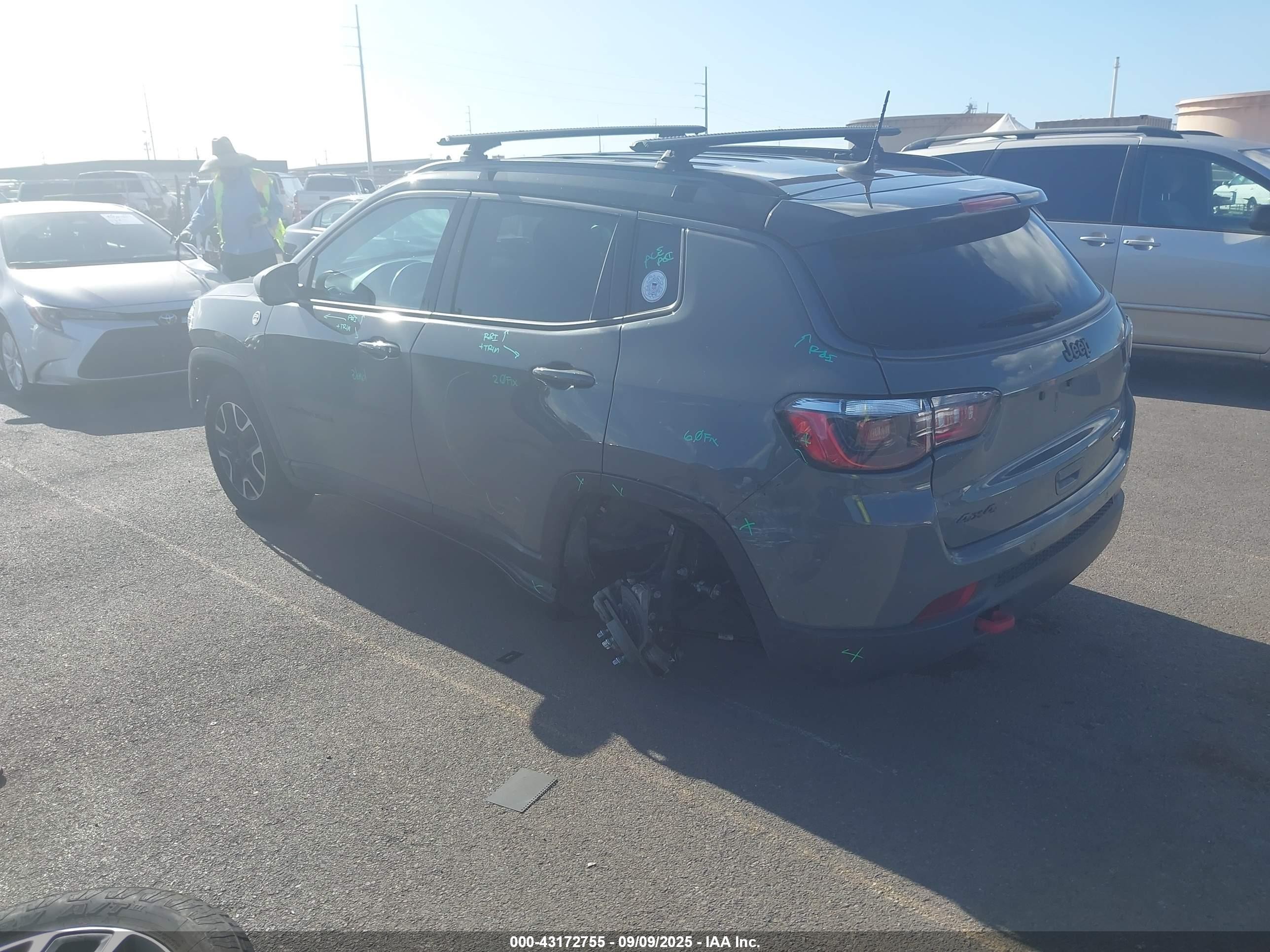 2021 Jeep Compass Trailhawk 4x4 Gray vin: 3C4NJDDB0MT503204