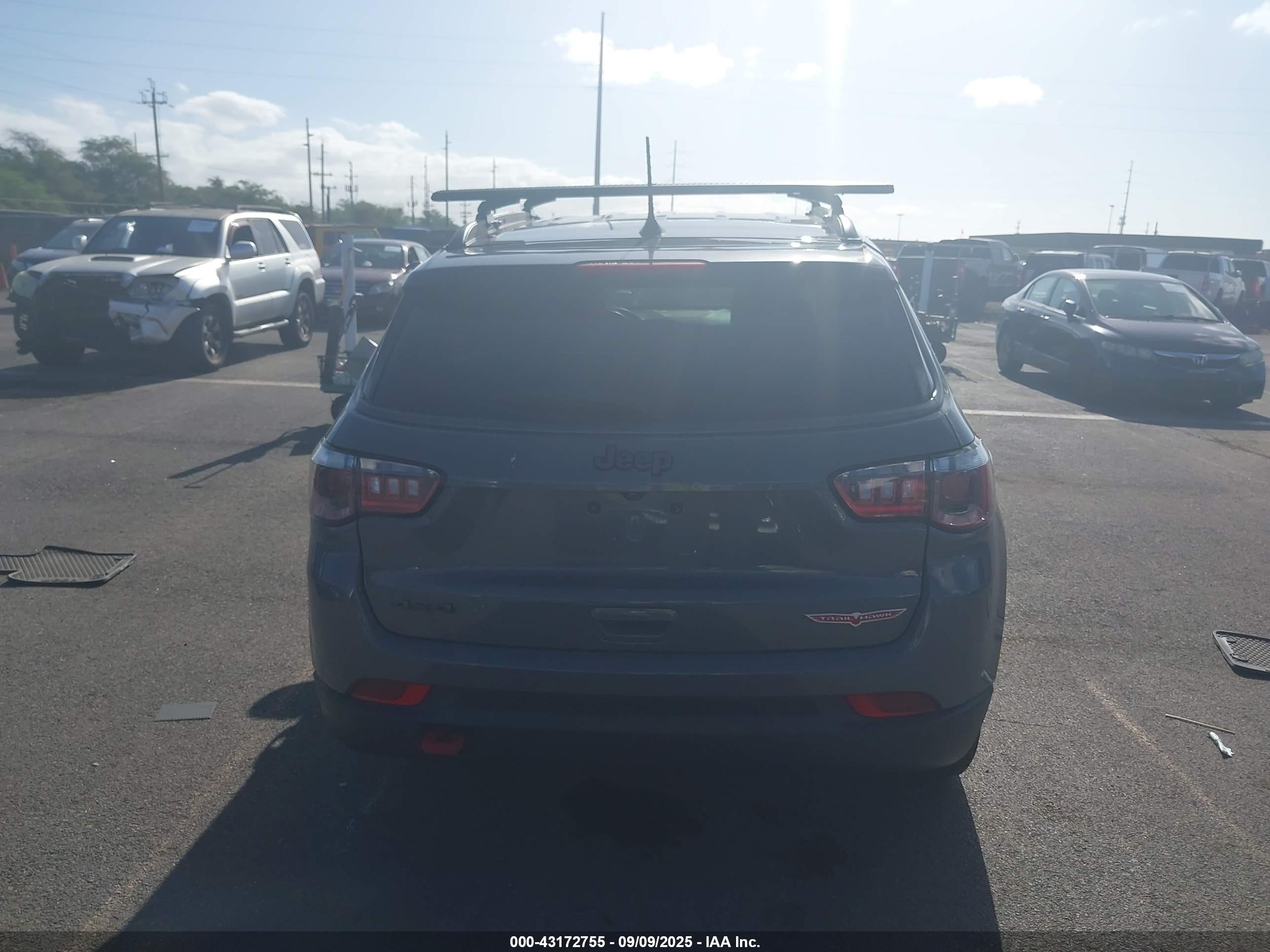 2021 Jeep Compass Trailhawk 4x4 Gray vin: 3C4NJDDB0MT503204