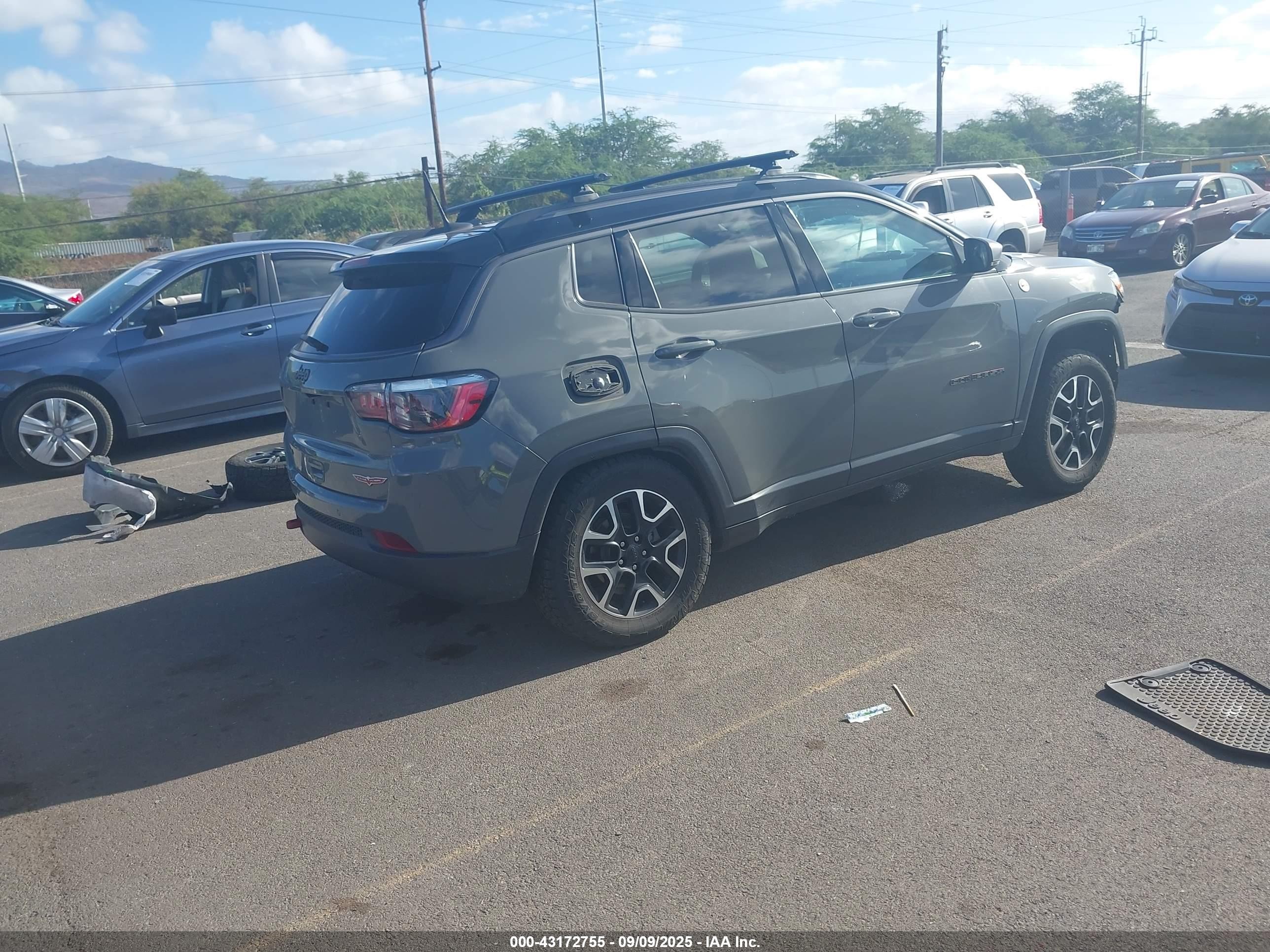 2021 Jeep Compass Trailhawk 4x4 Gray vin: 3C4NJDDB0MT503204
