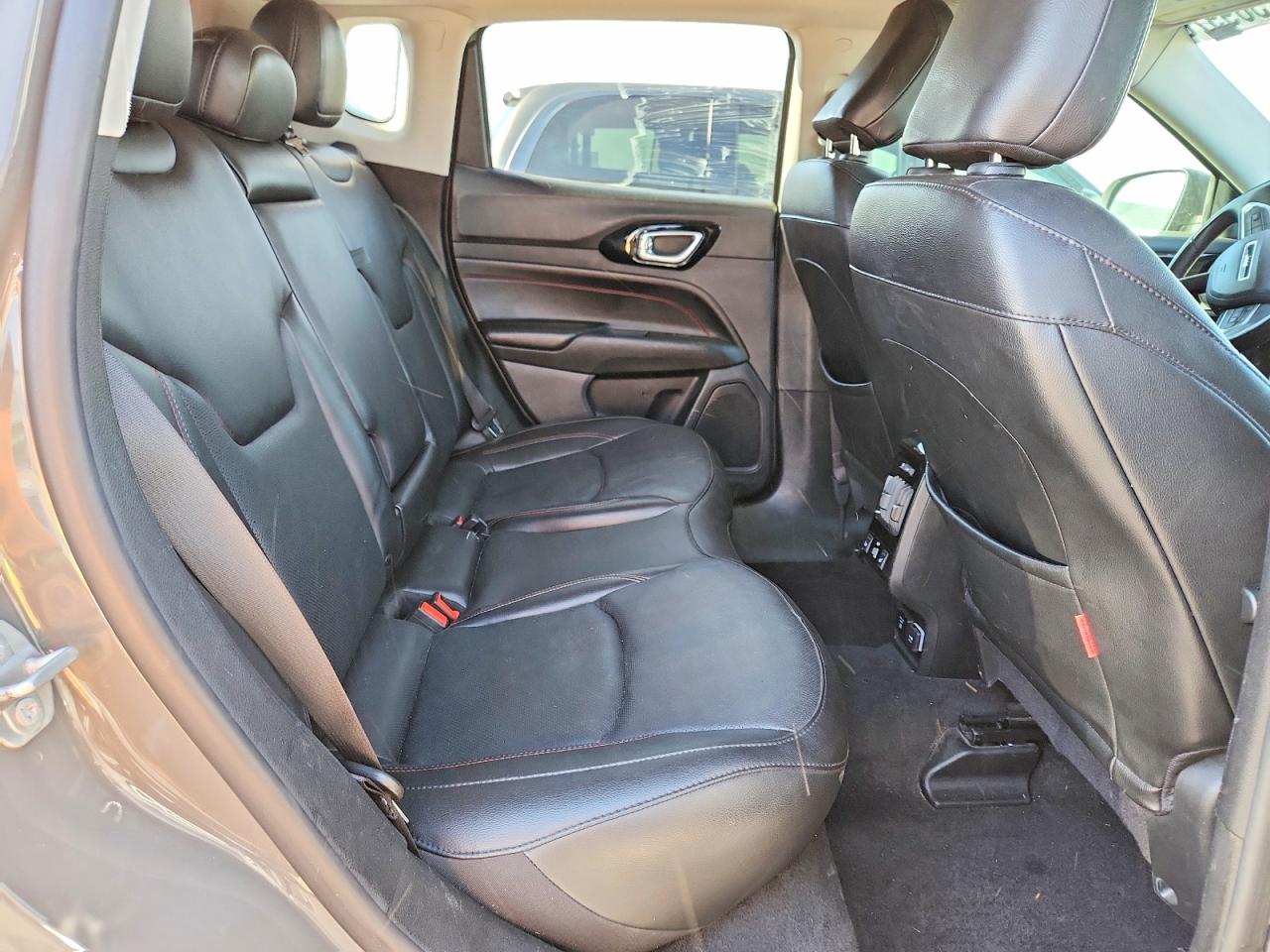 2022 Jeep Compass Trailhawk Gray vin: 3C4NJDDB0NT115553