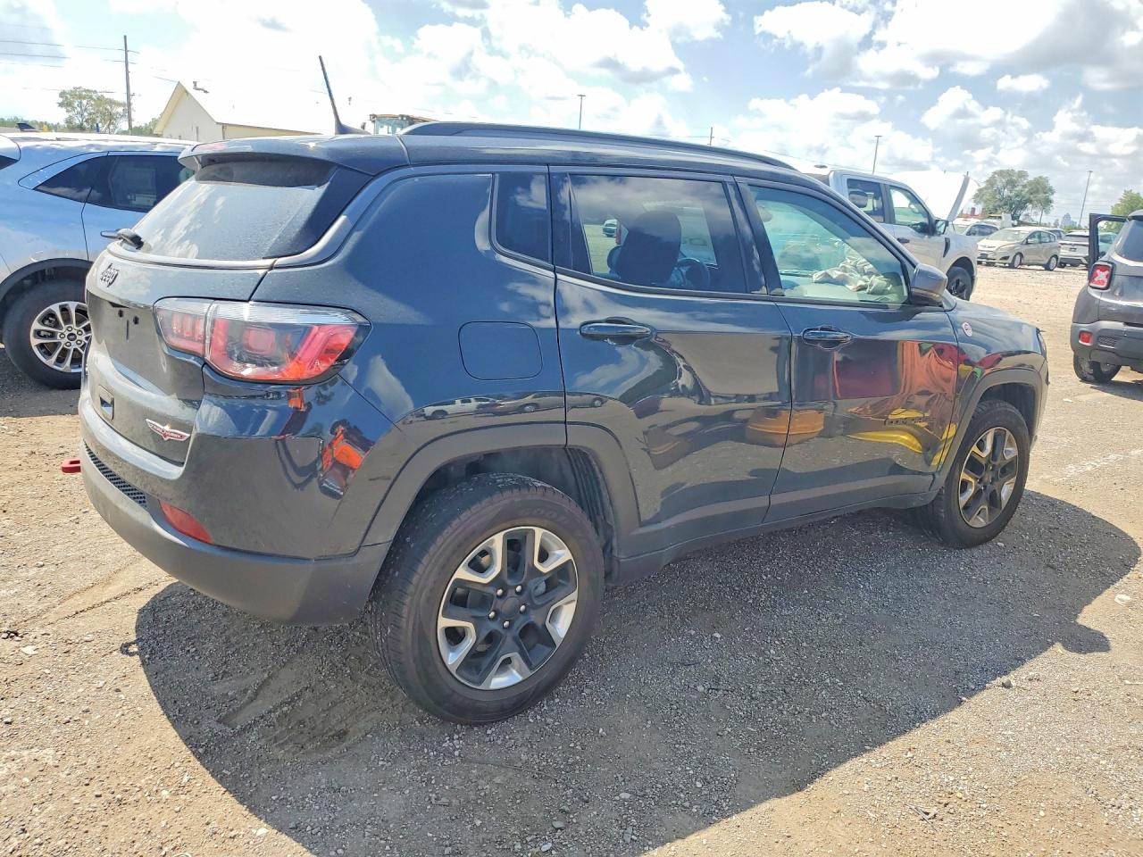 2017 Jeep Compass Trailhawk Gray vin: 3C4NJDDB1HT689308